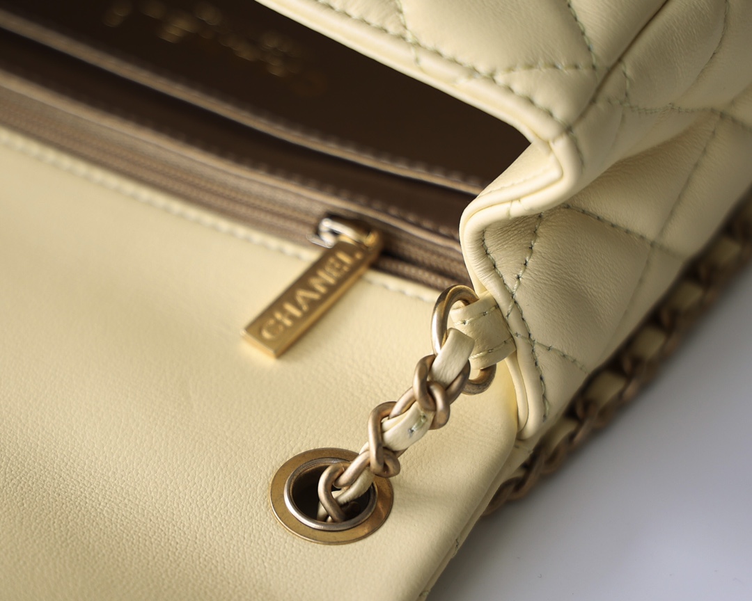 Chanel Flap Bag CF Mini羊皮方胖子金球包 AS1786鹅蛋黄