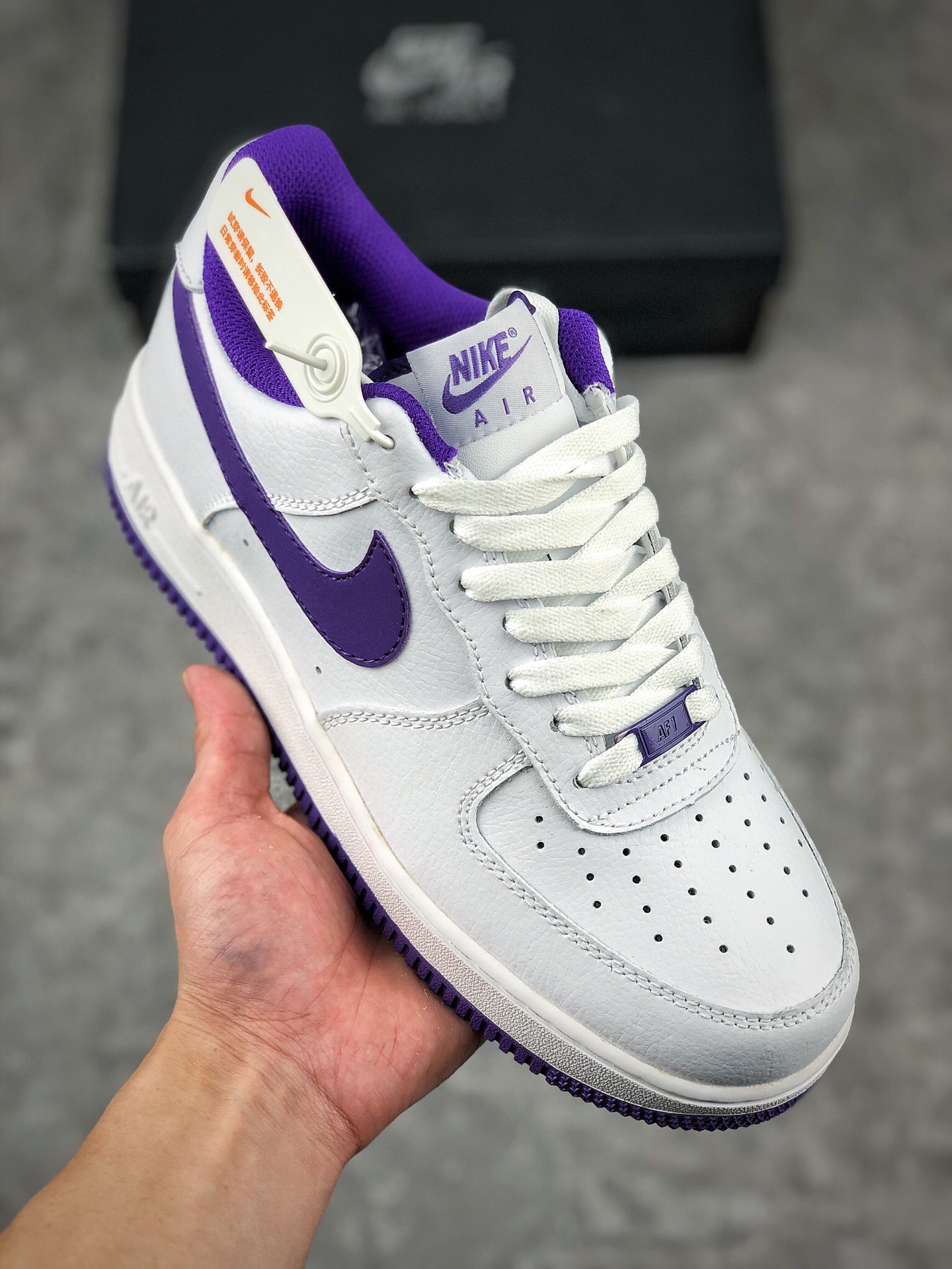  支持放店
 Nk Air Force 1’07 Low 白深紫 空军一号低帮休闲板鞋 315122-281
#官方同步 紫勾搭配紫色大底尽显活力、热情、高贵、优雅！原楦头原纸板 打造纯正空军版型 全掌内置蜂窝气垫
尺码：39 40 40.5 41 42 42.5 43 44 44.5 45 K.D4