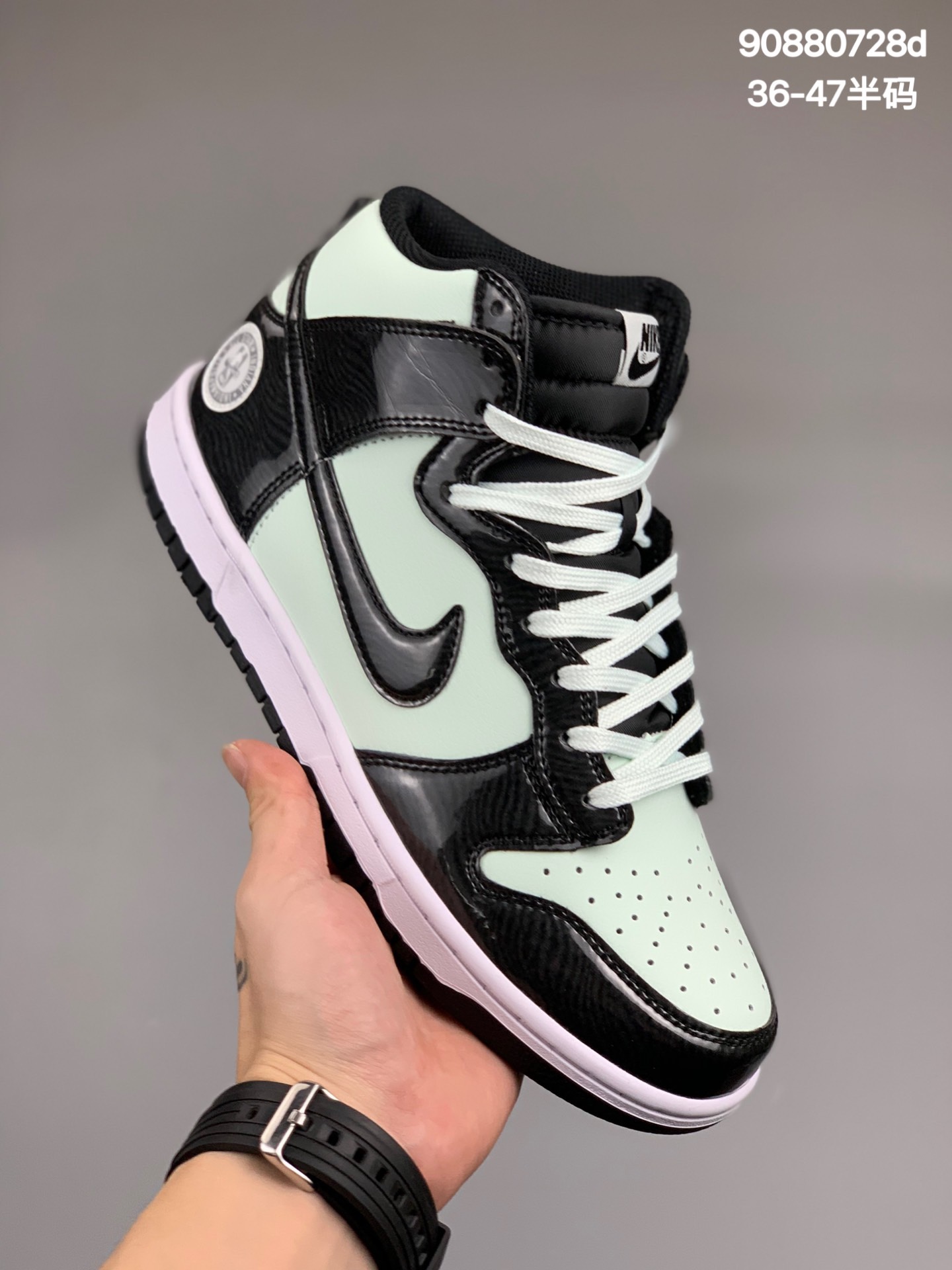 
耐克Nike Dunk High All Star 薄荷绿全明星男女高帮滑板鞋 大厂纯原出品原装头层材料 独家版型蒸餾加工帶來的是更好的视觉和脚感体验大厂纯原品质出货 清洁度 电绣工艺 皮料切割干净无任何毛边 细节完美 货号：DD1398-300Size：36 36.5 37.5 38 38.5 39 40 40.5 41 42 42.5 43 44 44.5 45 46 47.5
编码:90880728d