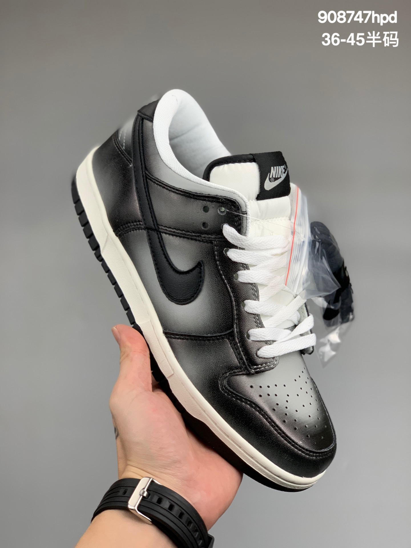 
公司级 Nike SB Dunk Low  原装头层材料 独家版型蒸餾加工帶來的是更好的视觉和脚感体验大厂纯原品质出货 清洁度 电绣工艺 皮料切割干净无任何毛边 细节完美
货号：306791 101
尺码：36 - 45半码
编码:908747hpd