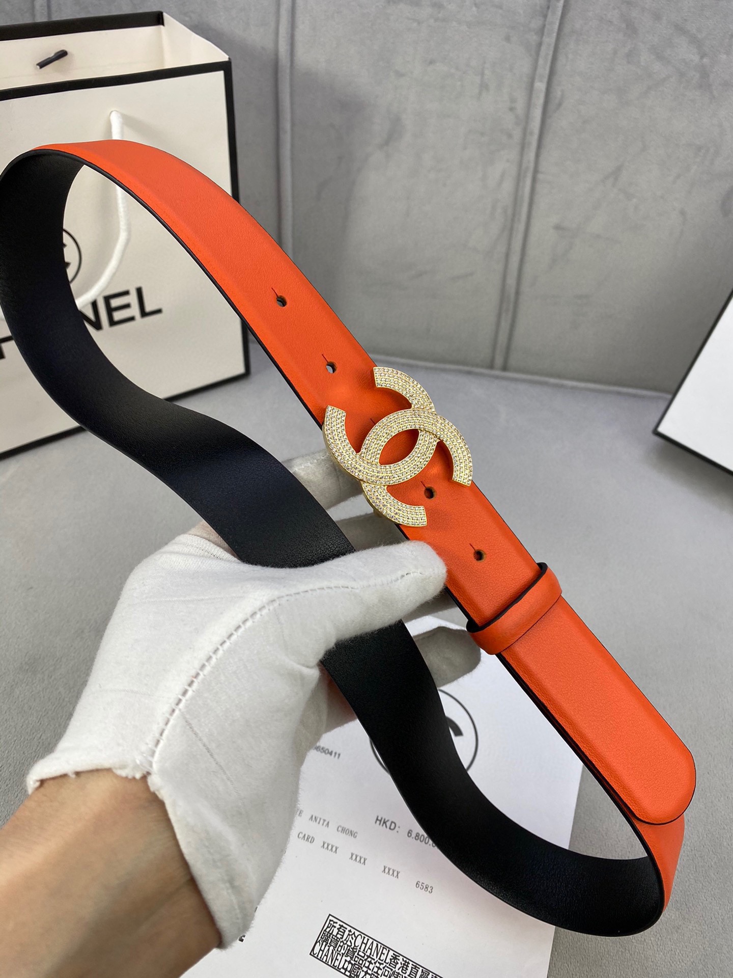 Chanel 经典款牛皮平纹带镶钻扣