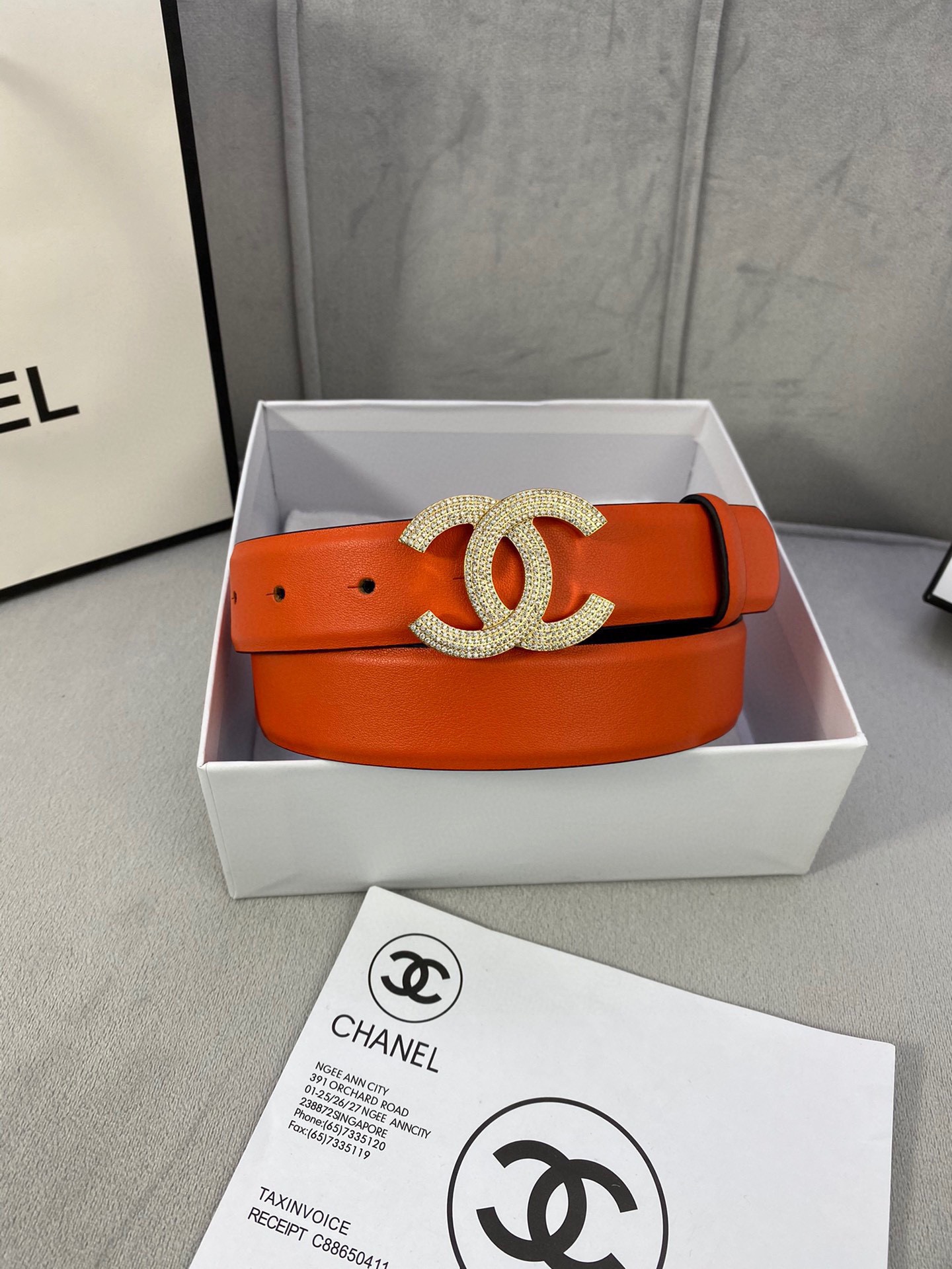 Chanel 经典款牛皮平纹带镶钻扣