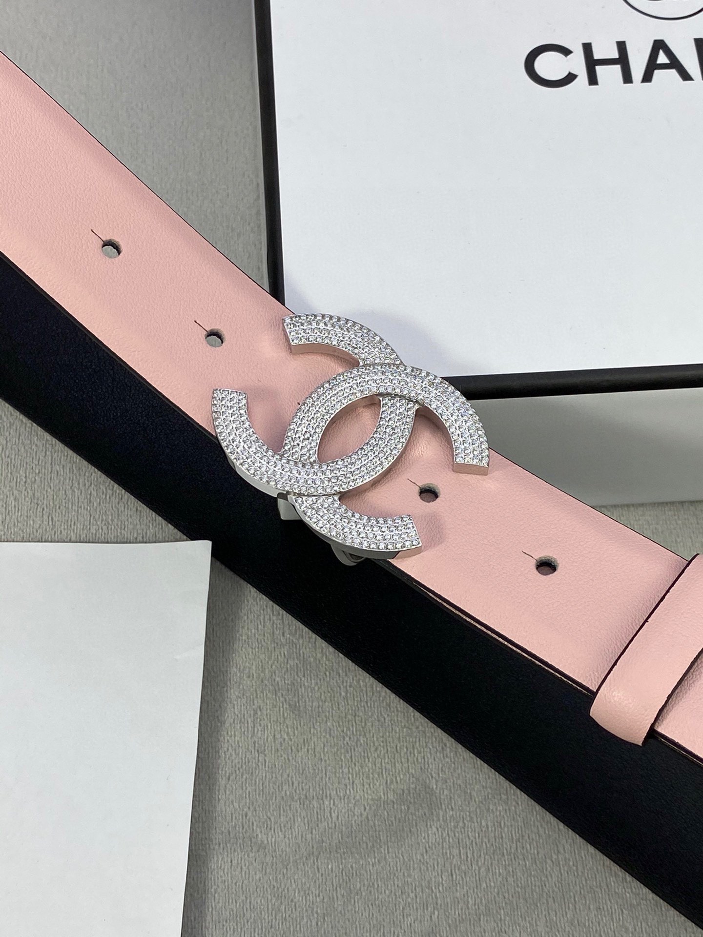 Chanel クラシック平纹牛皮ベルト 幅3.0cm 銀色ダイヤモンド装飾