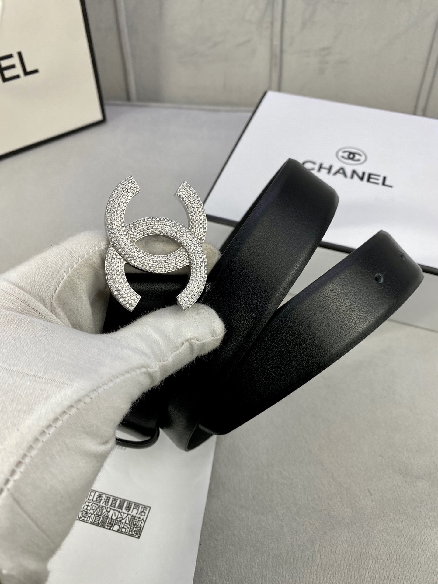 Chanel クラシック平纹/両面牛皮 ベルト 幅3.0cm 銀色金色ダイヤモンド装飾付き