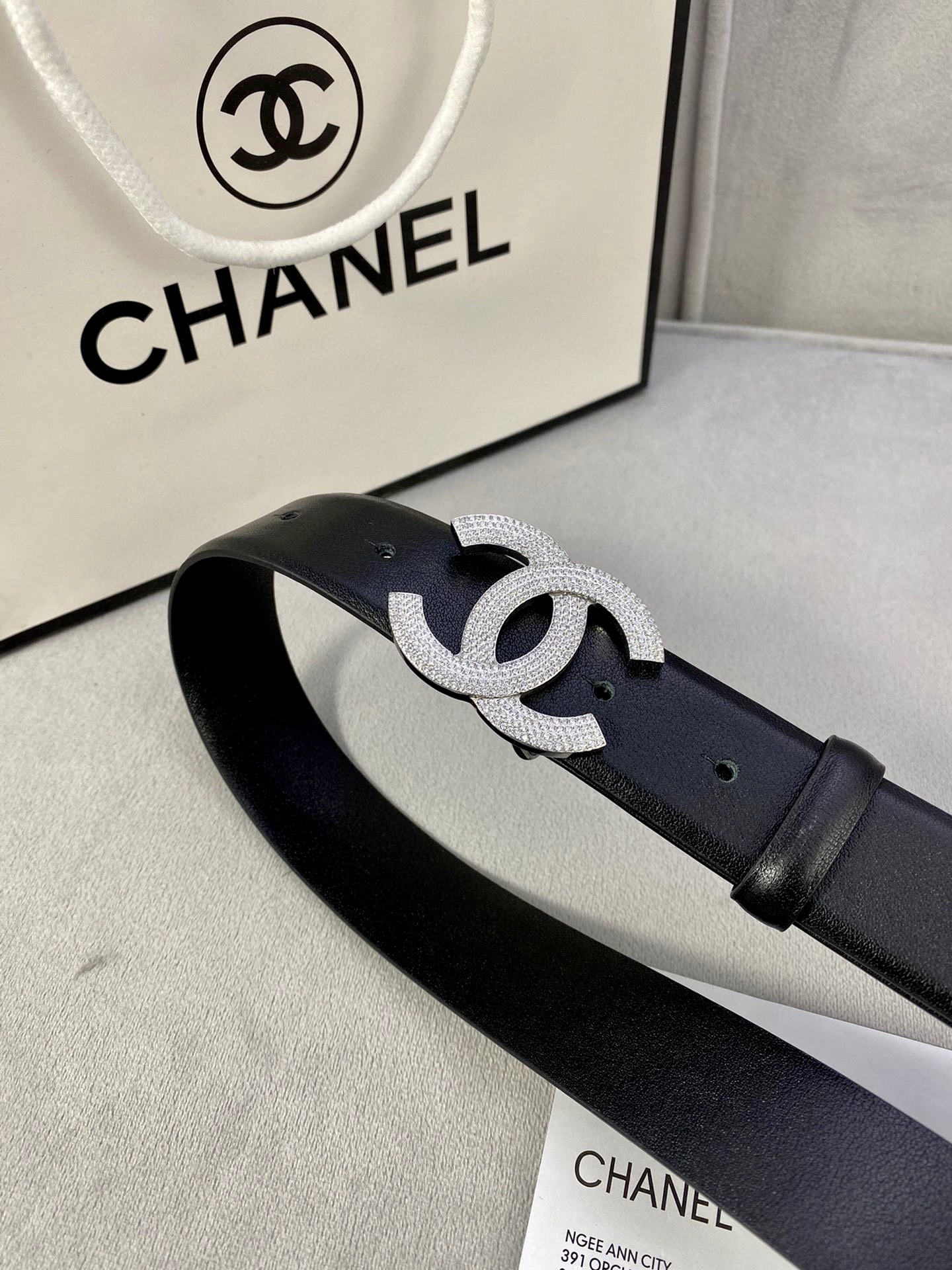 Chanel クラシック平纹/両面牛皮 ベルト 幅3.0cm 銀色金色ダイヤモンド装飾付き