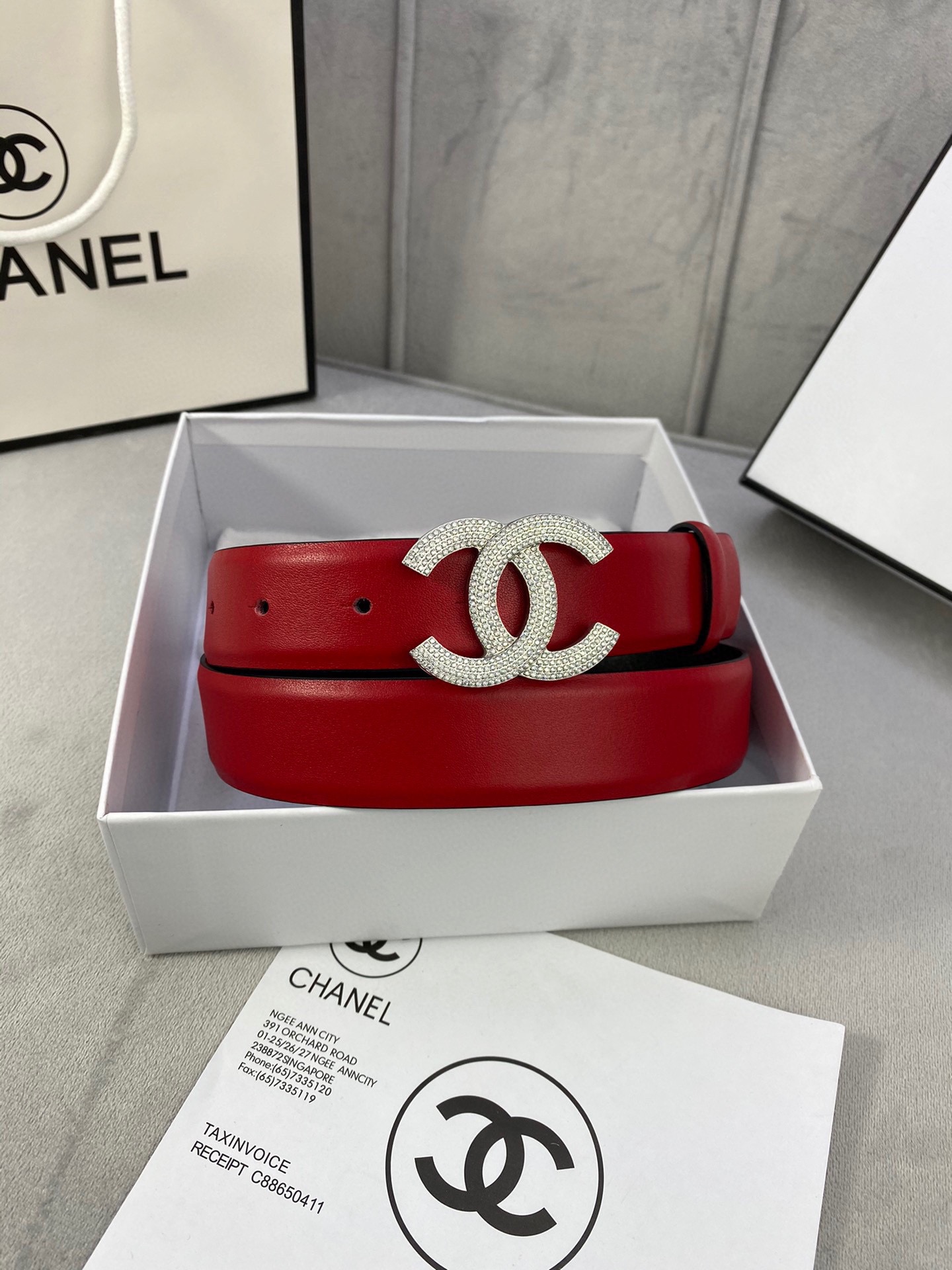 Chanel クラシック平纹牛皮ベルト 3.0cm幅 銀色・金色の鋲付き