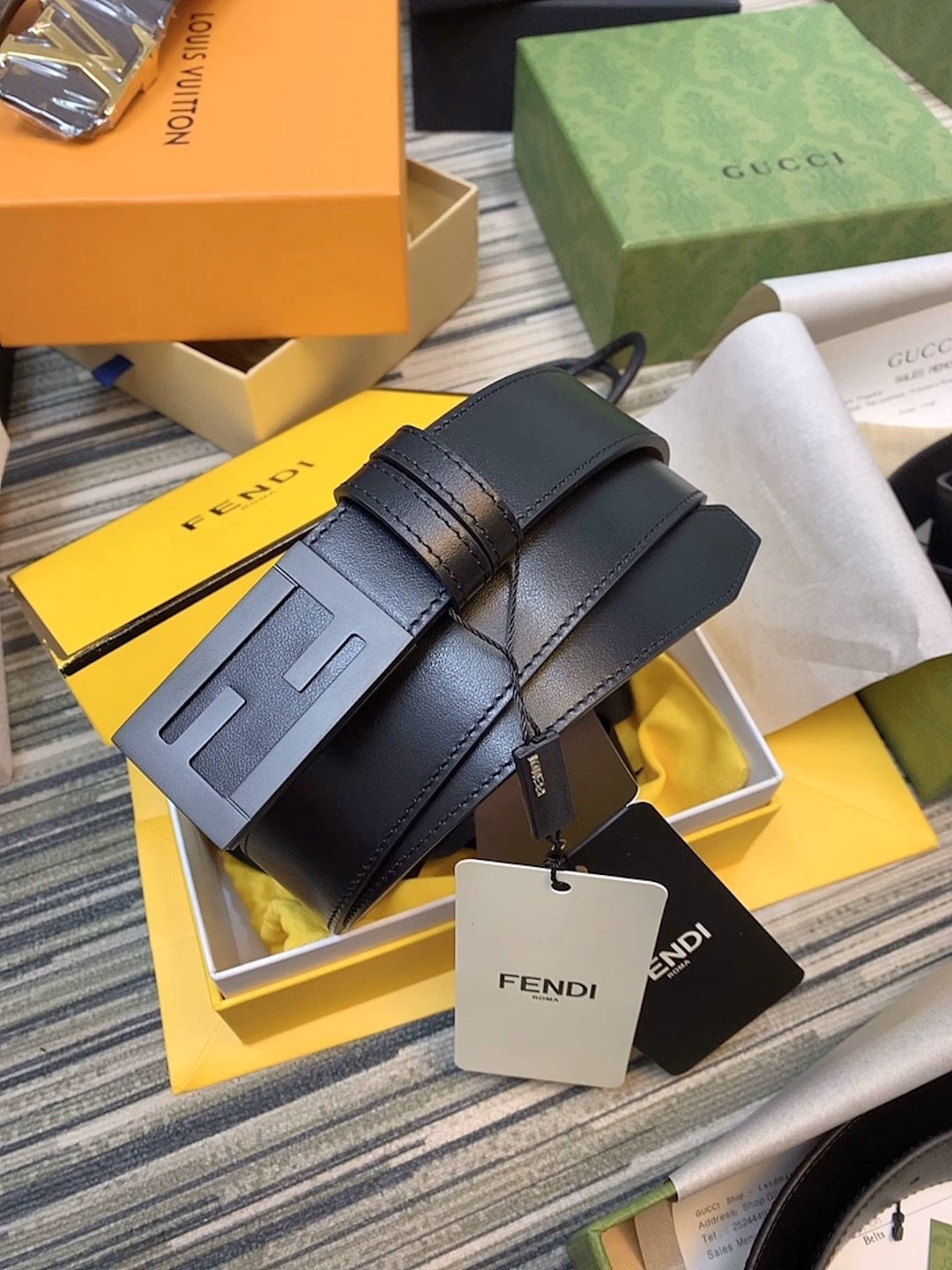 Fendi 芬迪 FENDI · 这该死的黑色魅力