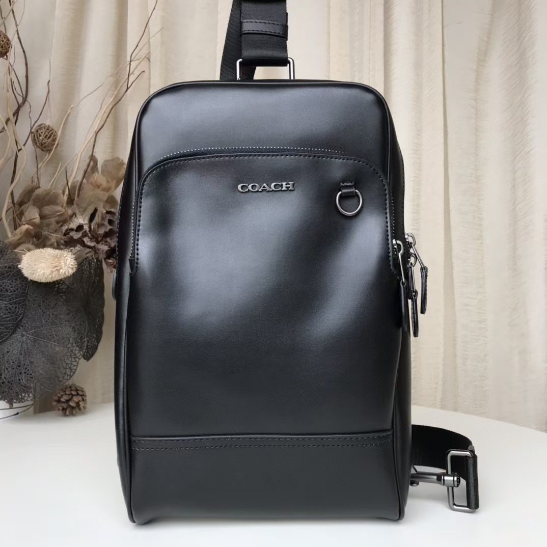 Coach 新款 89934全皮 COACH蔻驰 新款男士真皮软皮商务休闲胸包 可前置也可后背