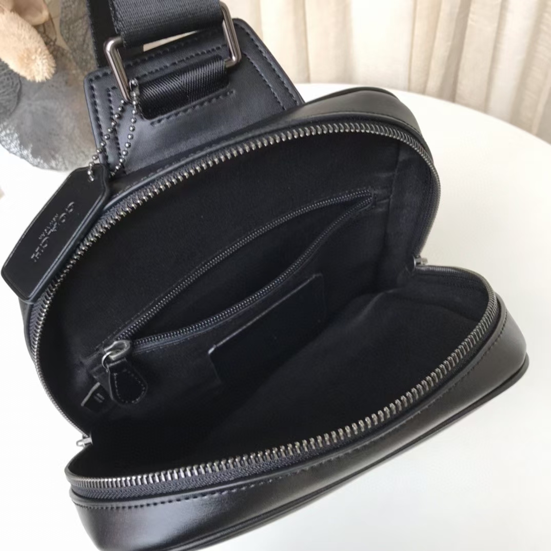 Coach 新款 89934全皮 COACH蔻驰 新款男士真皮软皮商务休闲胸包 可前置也可后背