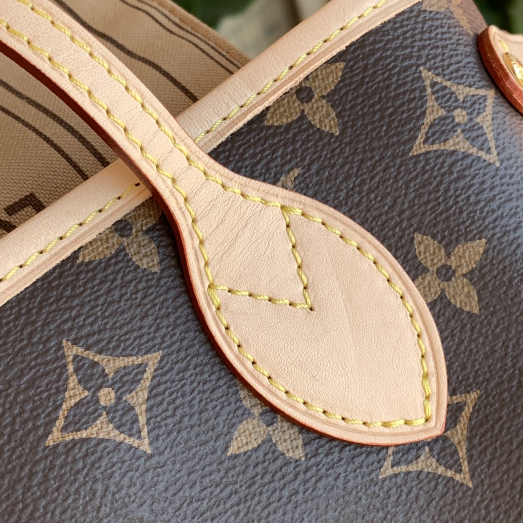 非市场普通货 进口皮料半钢五金m41000小号尺寸29*21*12cm L*v小号老花咖色购物袋！采用进