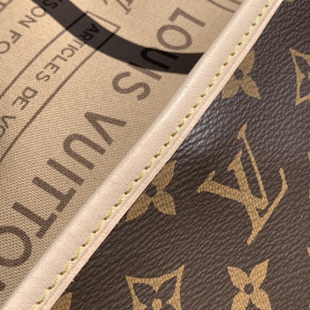 非市场普通货 进口皮料半钢五金m41000小号尺寸29*21*12cm L*v小号老花咖色购物袋！采用进