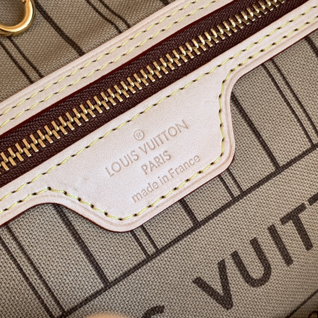 非市场普通货 进口皮料半钢五金m41000小号尺寸29*21*12cm L*v小号老花咖色购物袋！采用进