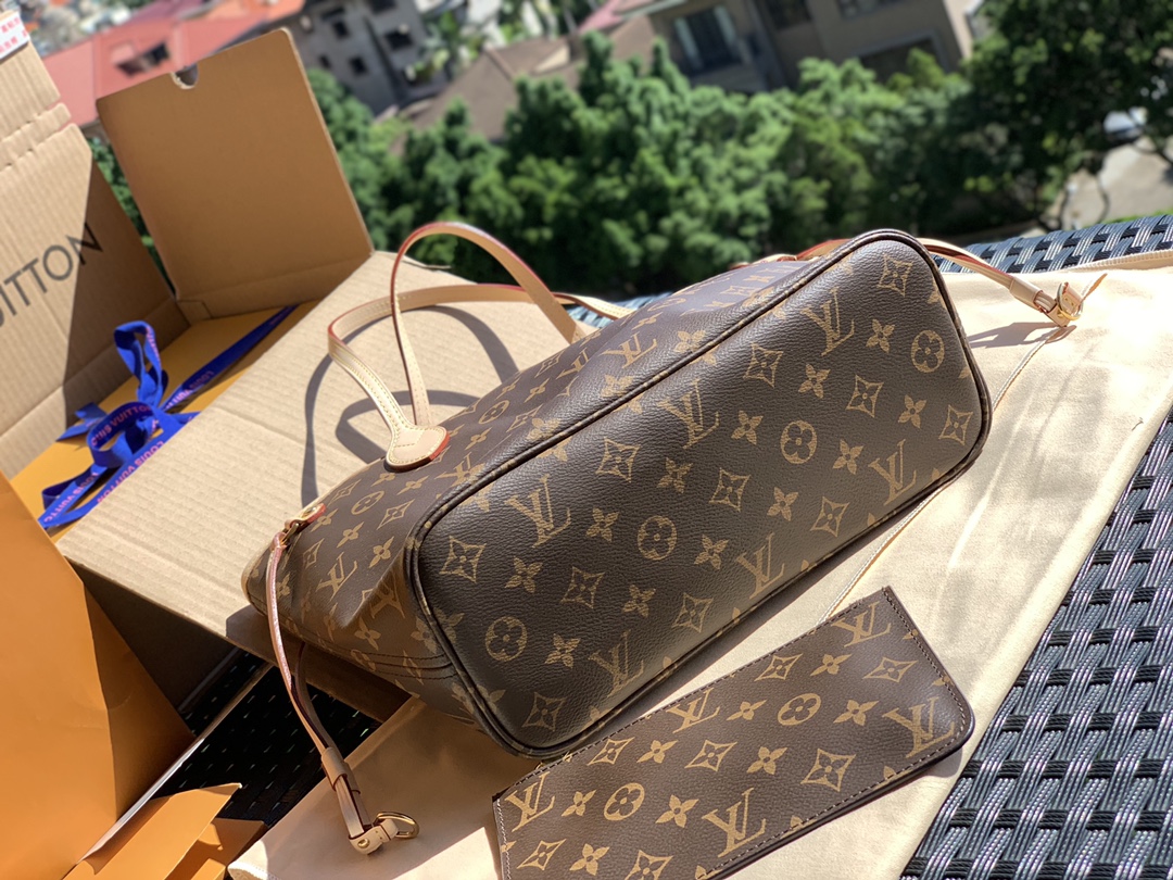 非市场普通货 进口皮料半钢五金m41000小号尺寸29*21*12cm L*v小号老花咖色购物袋！采用进