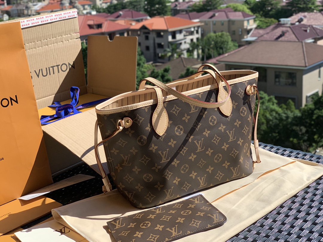 非市场普通货 进口皮料半钢五金m41000小号尺寸29*21*12cm L*v小号老花咖色购物袋！采用进