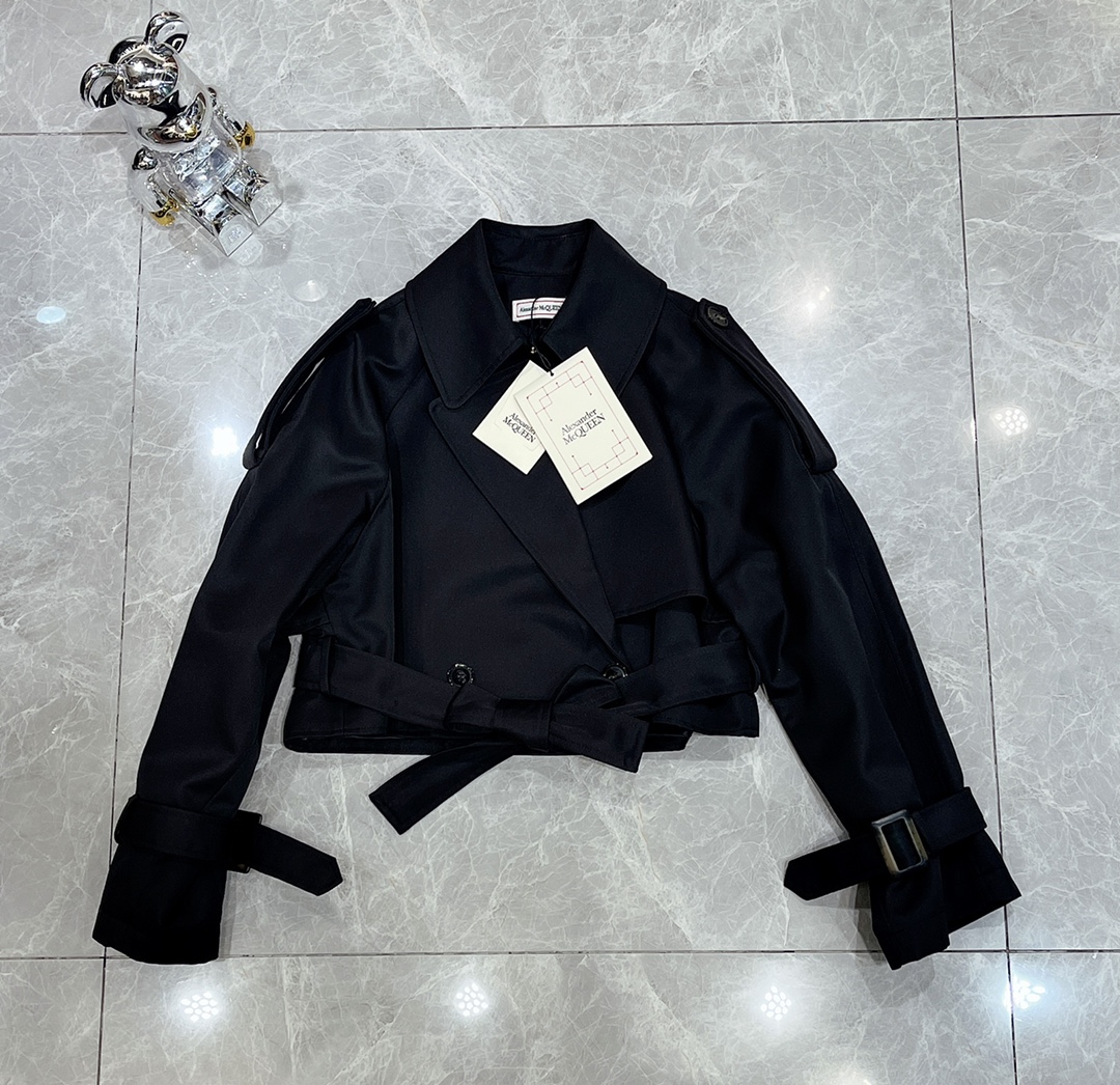 McQUEEN’s 2022 Blast Suit: High-Level Elegance in Advanced Black. - 图片 3