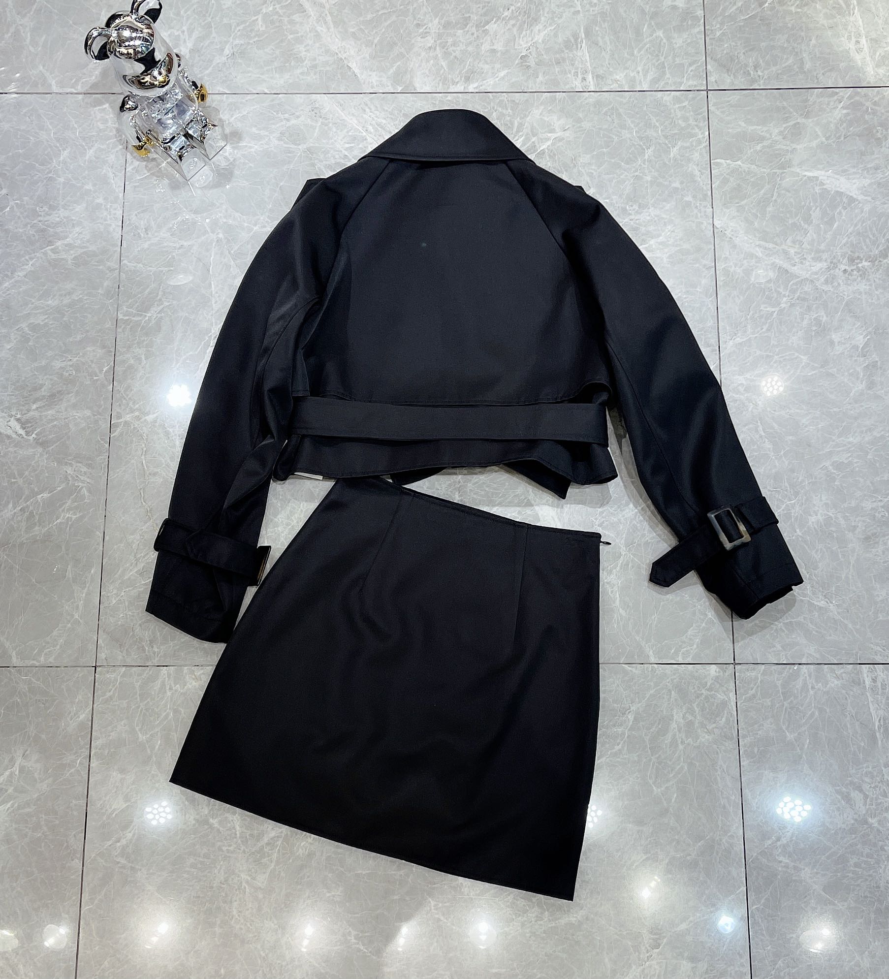 McQUEEN’s 2022 Blast Suit: High-Level Elegance in Advanced Black. - 图片 2