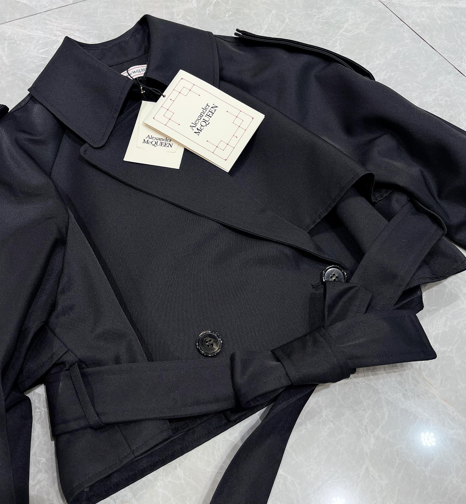 McQUEEN’s 2022 Blast Suit: High-Level Elegance in Advanced Black. - 图片 4