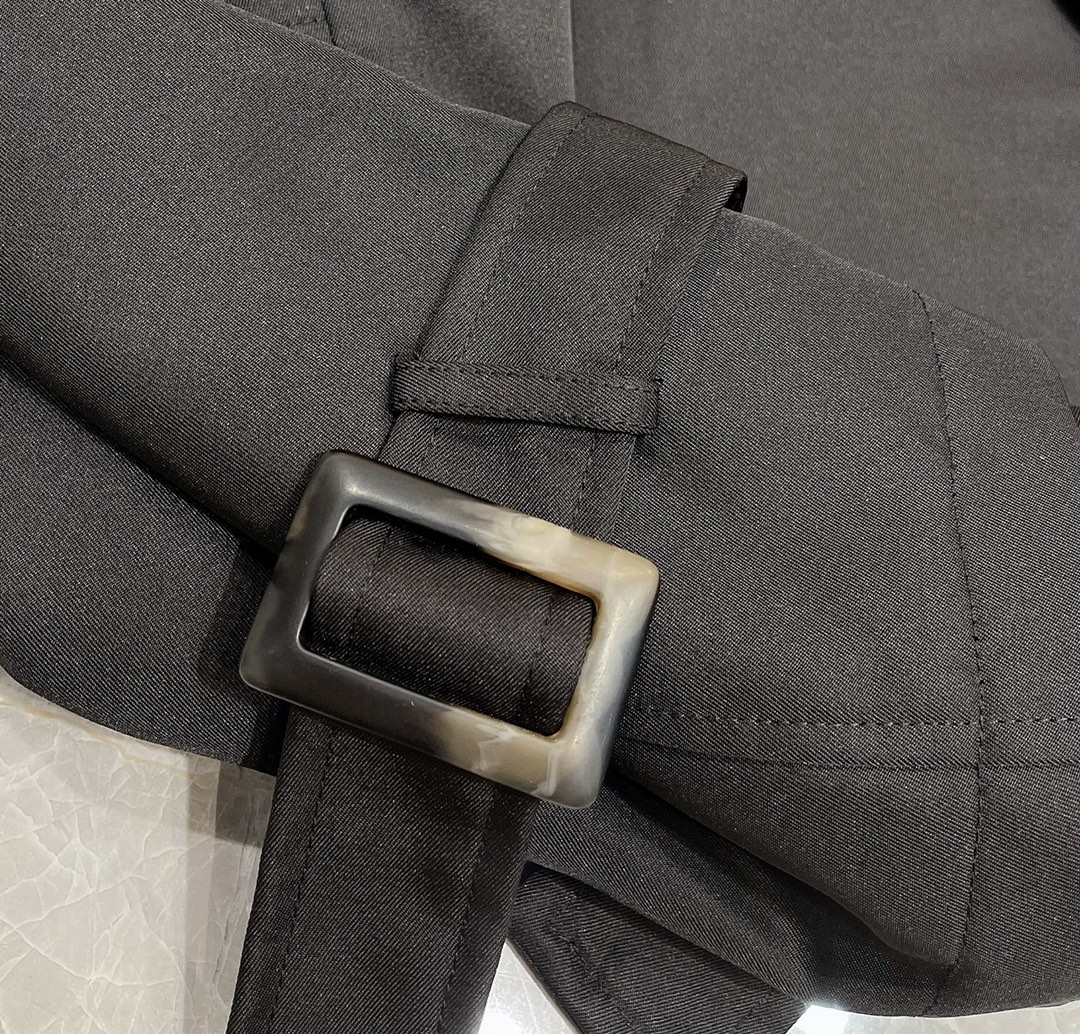 McQUEEN’s 2022 Blast Suit: High-Level Elegance in Advanced Black. - 图片 5