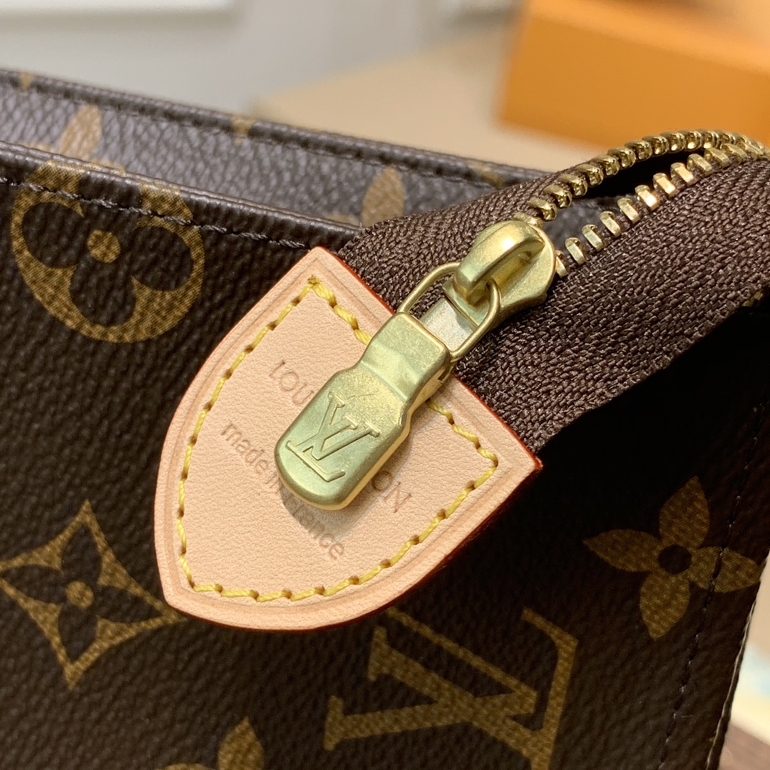 Louis Vuitton LV Monogram Toiletry Pouch 26 盥洗袋手包 N47542