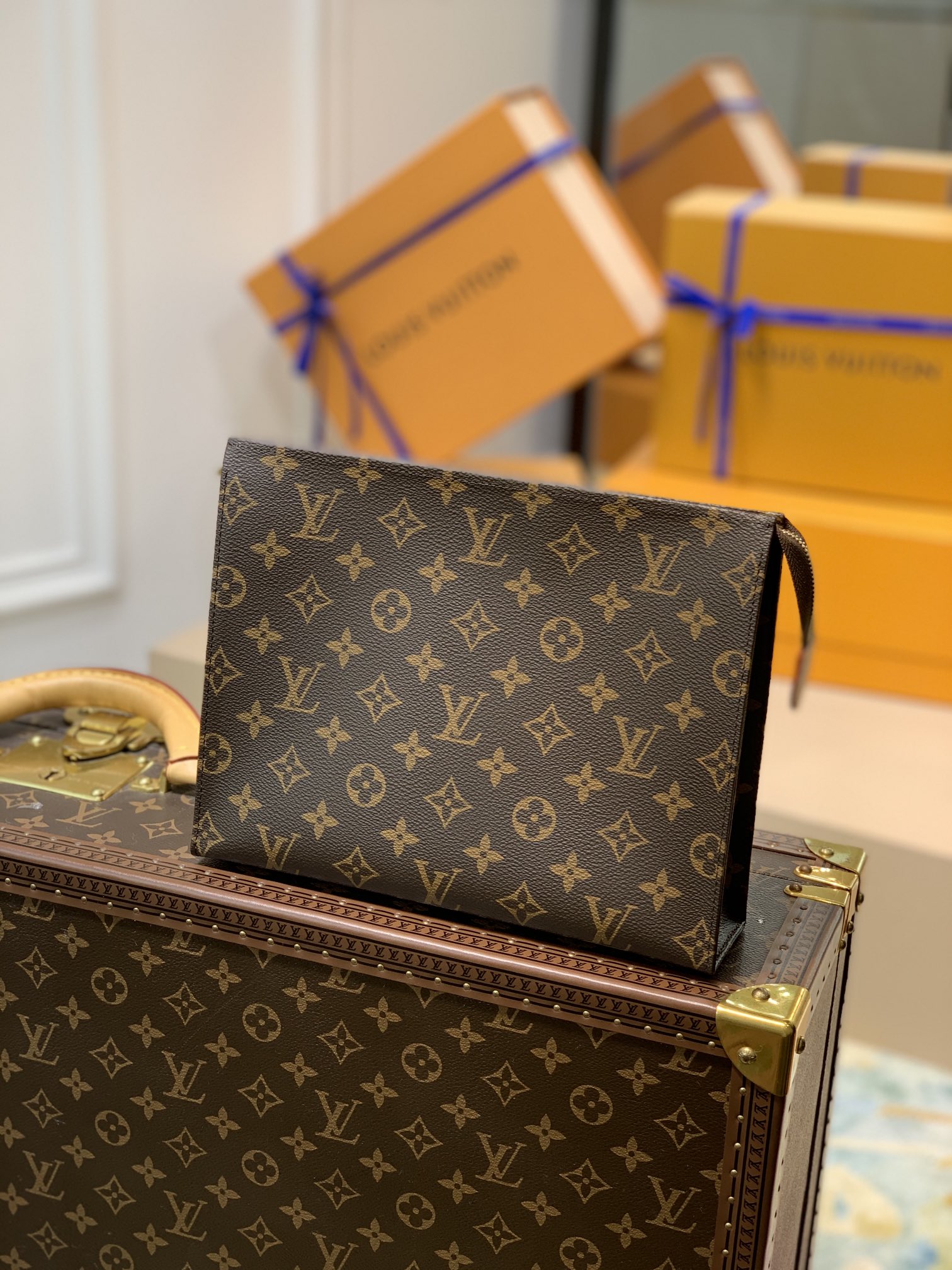 Louis Vuitton LV Monogram Toiletry Pouch 26 盥洗袋手包 N47542