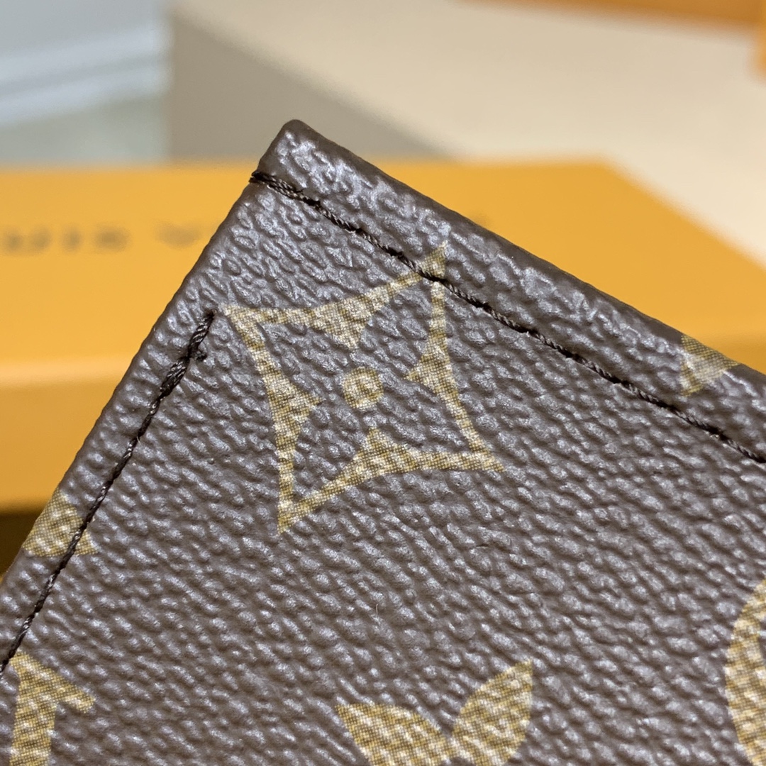 Louis Vuitton LV Toiletry Pouch 19 M47544
