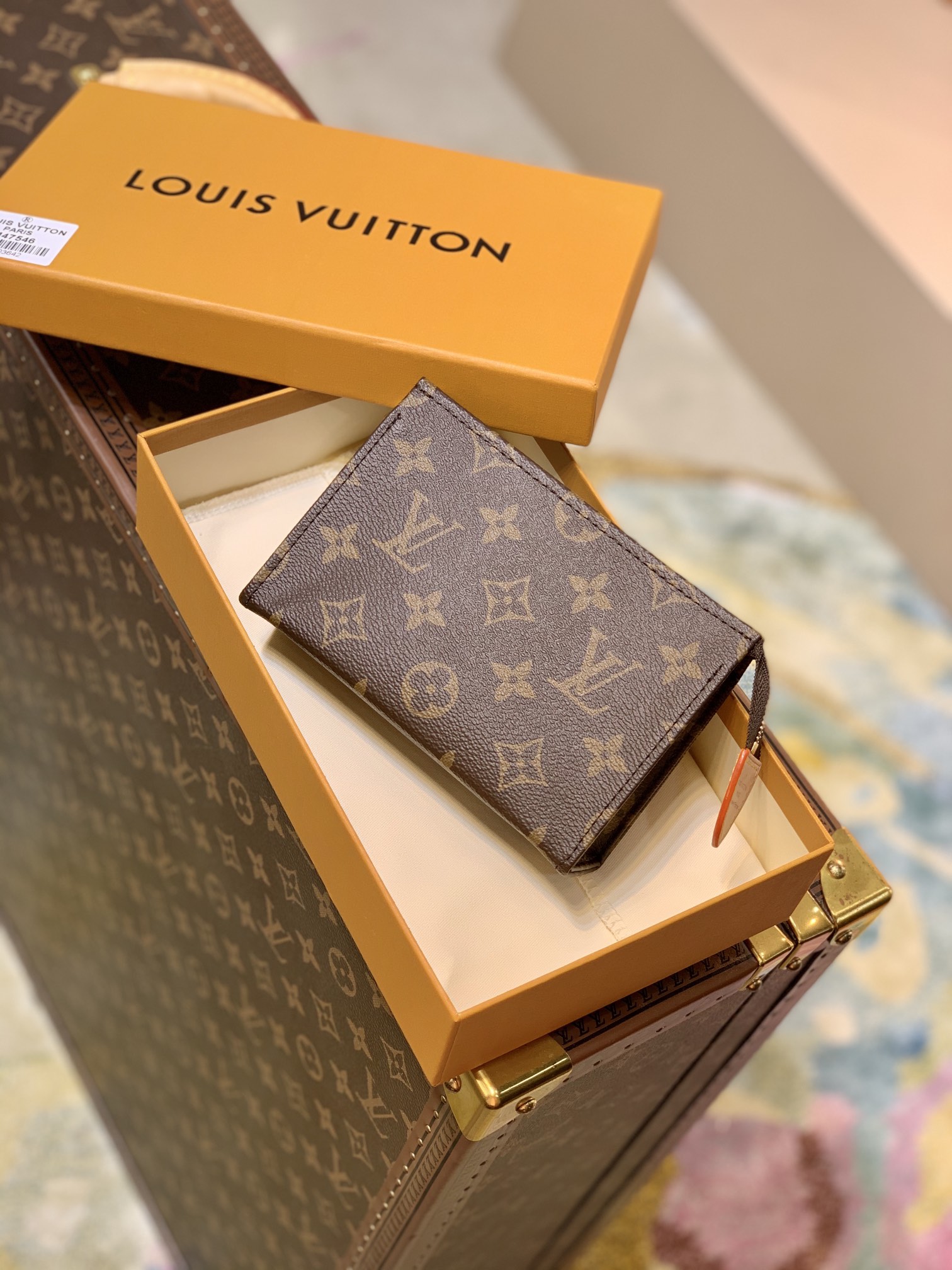 Louis Vuitton LV Toiletry Pouch 15 M47546