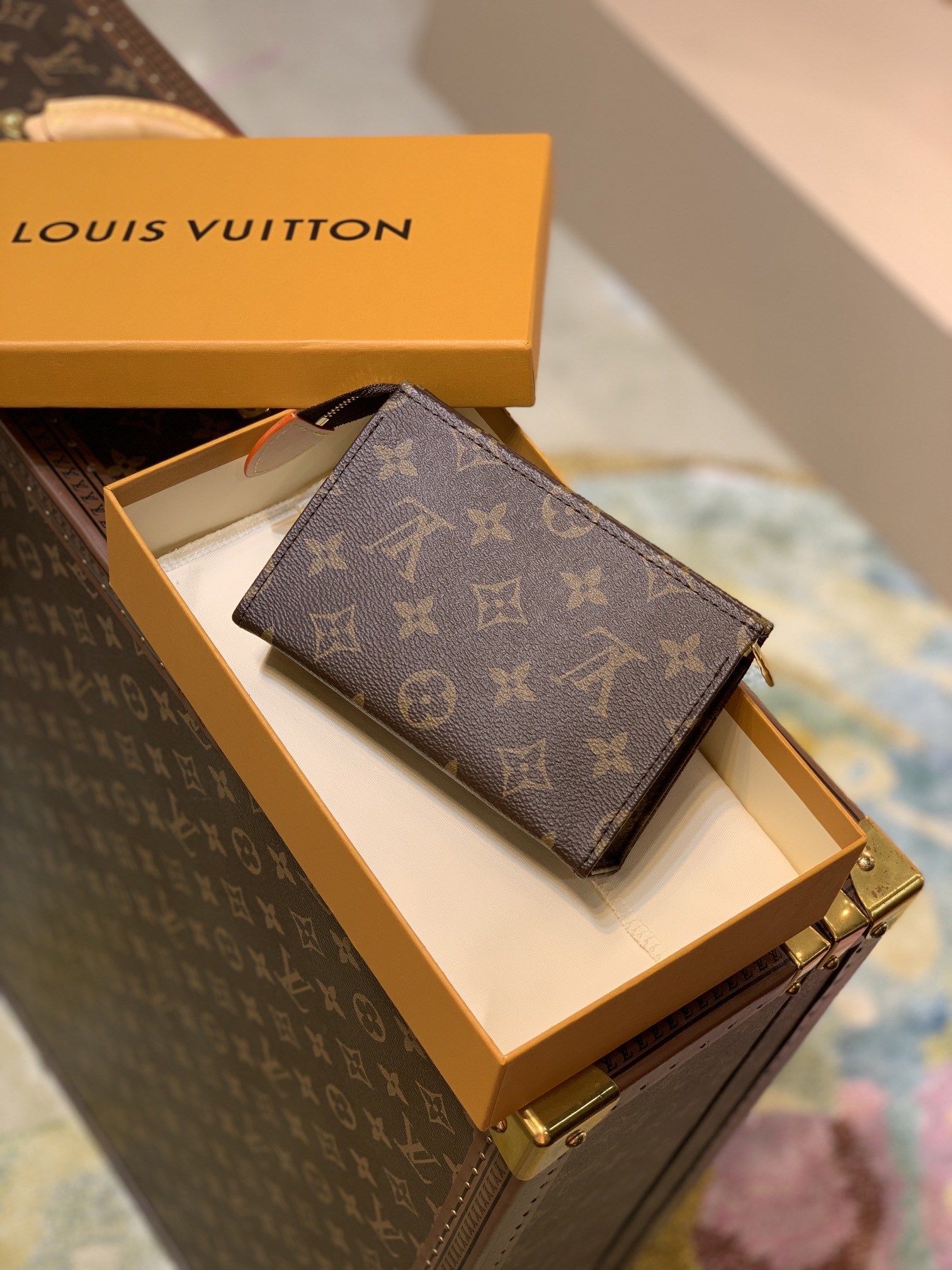 Louis Vuitton LV Toiletry Pouch 15 M47546