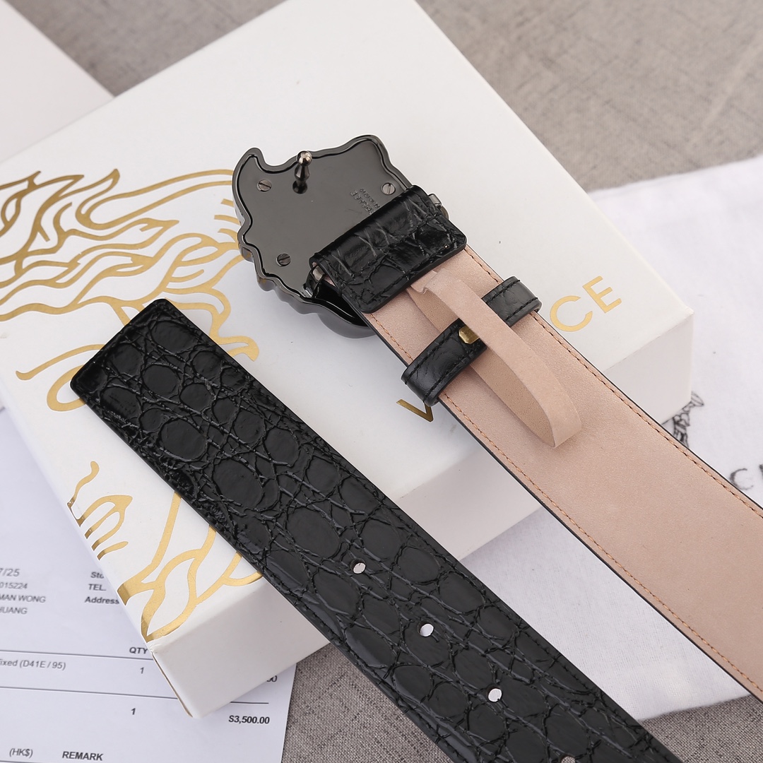 宽度4.0cm VERSACE（范思哲）爆款石头纹砂底/双面头层、采用精挑细选进口牛皮，手感柔软细腻/扣头真空电镀品质！