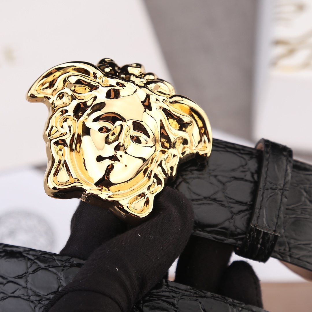 宽度4.0cm VERSACE（范思哲）爆款石头纹砂底/双面头层、采用精挑细选进口牛皮，手感柔软细腻/扣头真空电镀品质！