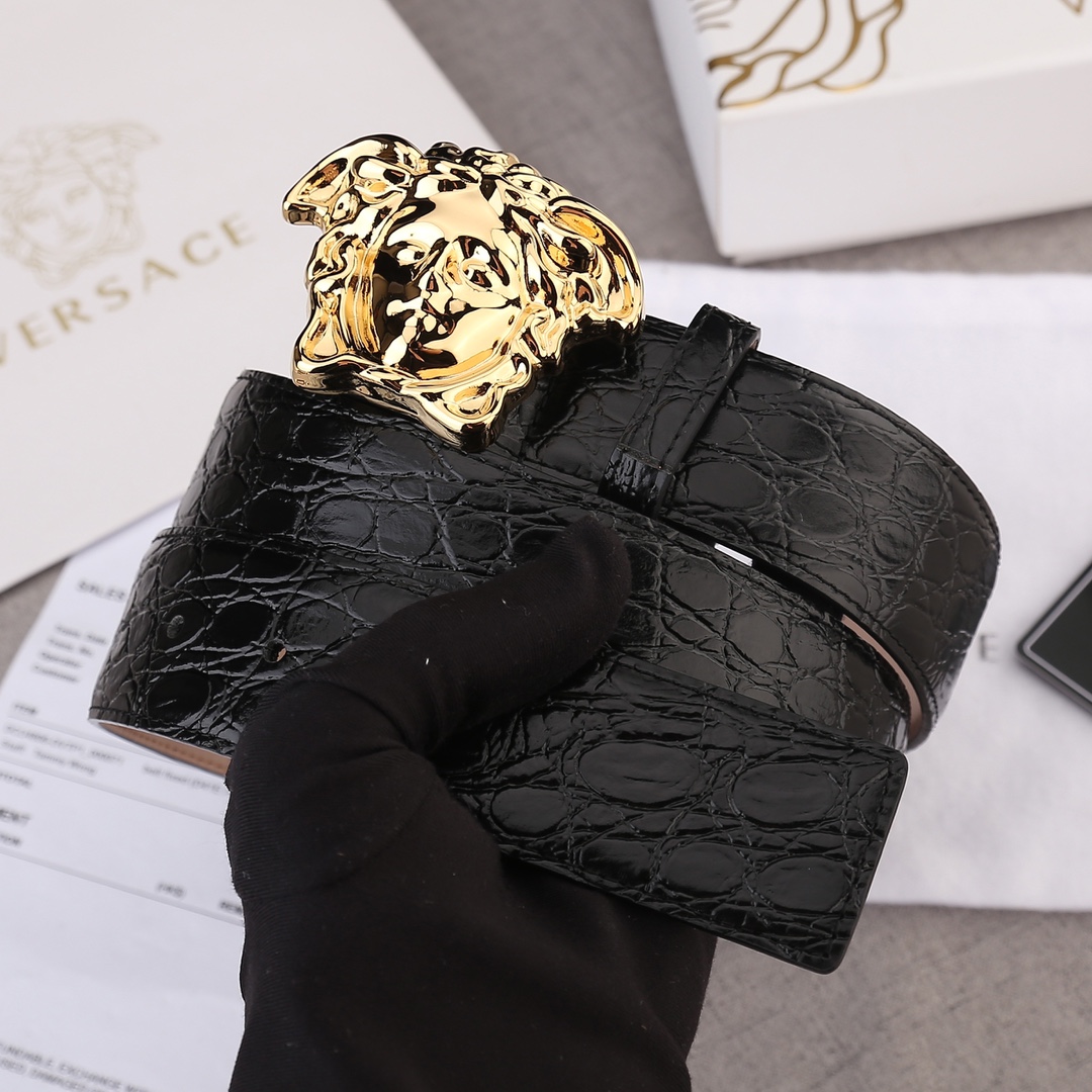 宽度4.0cm VERSACE（范思哲）爆款石头纹砂底/双面头层、采用精挑细选进口牛皮，手感柔软细腻/扣头真空电镀品质！