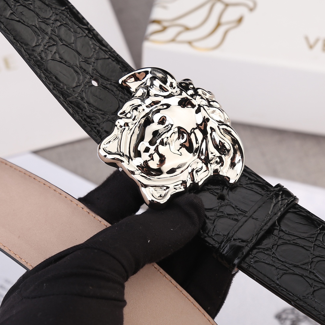 宽度4.0cm VERSACE（范思哲）爆款石头纹砂底/双面头层、采用精挑细选进口牛皮，手感柔软细腻/扣头真空电镀品质！