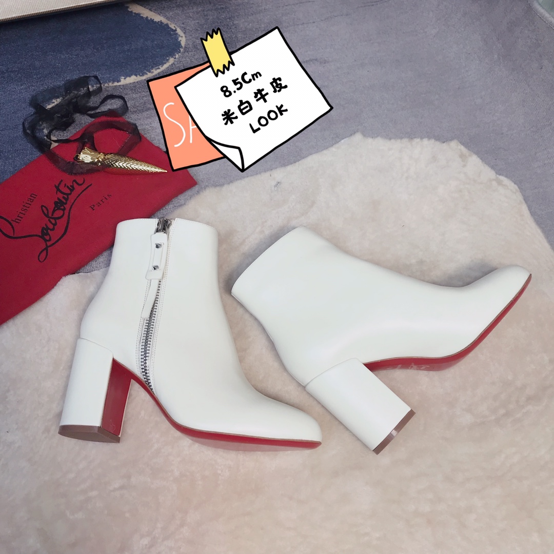 NO:337049,High-end customized autumn and winter boot series!  H8.5Cm, size 35-42. Leather sole. 31-08 meters white cowhide, official website synchronization Standard European code Reference:31-08 Color:white Material:cowhide Lining:sheep leather Heel height:8.5Cm Sole:leather sole Size:EUR 35-42 (US 4-11):,,christian louboutin,boots,cowhide,Leather soles19860909高端订制 秋冬靴系列！ H8.5Cm,尺码35-42码.真皮大底.31－08米白牛皮,官网同步 标准欧码 Reference:31－08 Color:white Material:cowhide Lining:sheep leather Heel heigh:8.5Cm Sole:leather sole Size:EUR 35－42（US 4一11) :,,christian louboutin,boots,cowhide,Leather soles,Women's Shoes