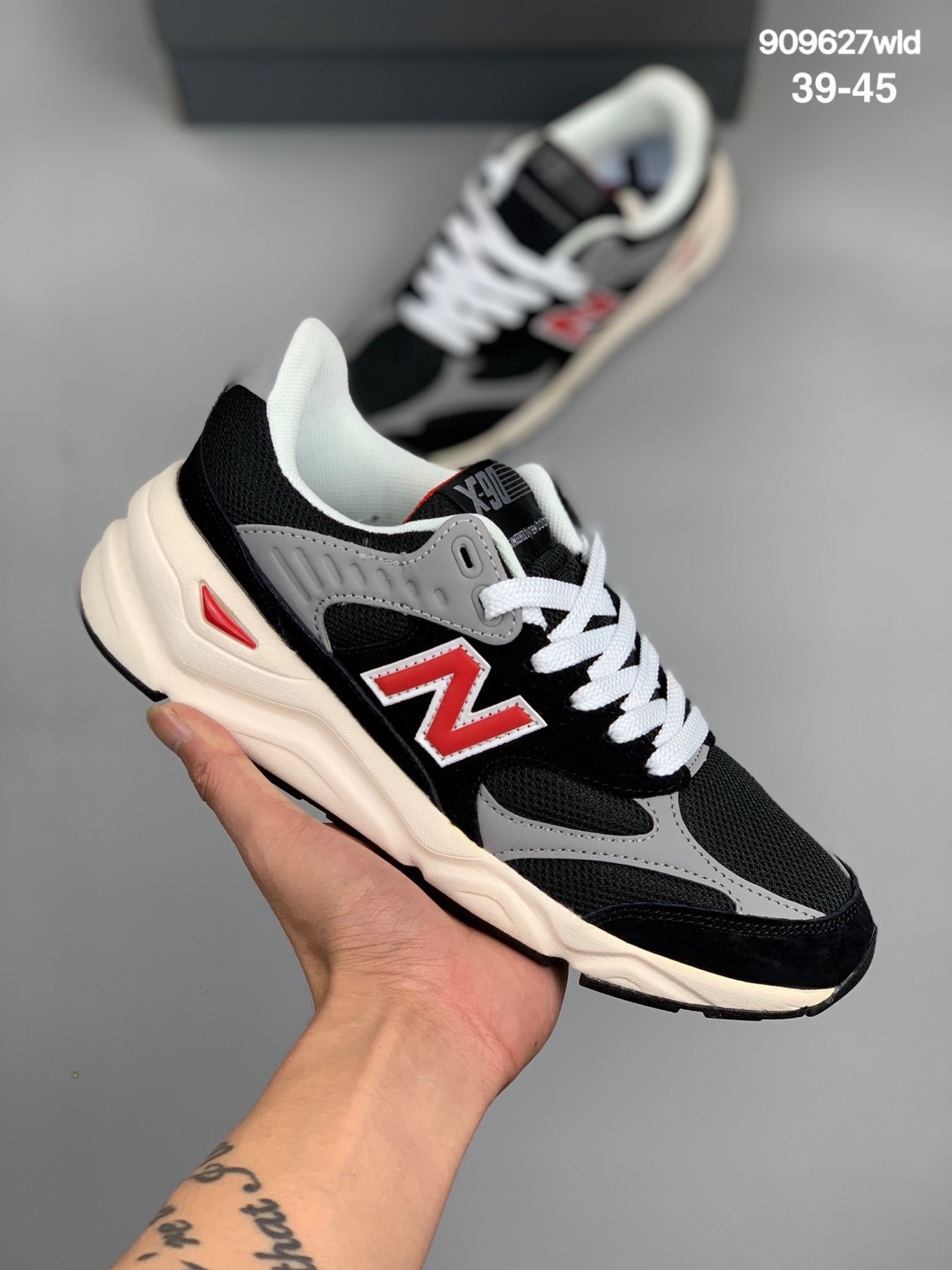 
New Balance  新百伦  NB X-90 WSX90RMN 此系列是 New Balance 99X系列在现代潮流下的重生，鞋身结合了现代科技元素美学，以大胆突破和创新的方式将经典重生，向经典致敬 货号：MSX90RPB  
尺码：39-45
编码:909627wld