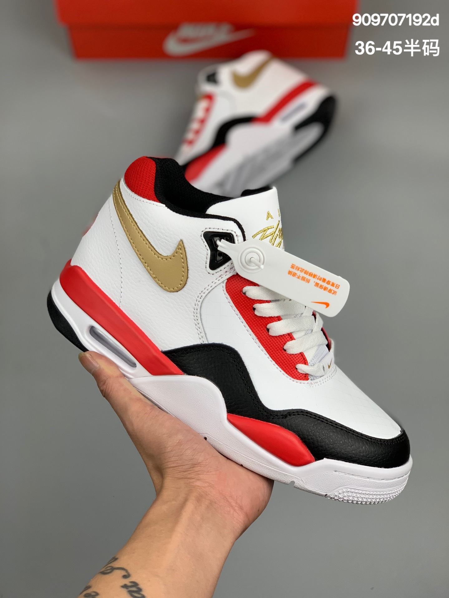 
耐克Nike Air Flight 89男子动运鞋· AJ4兄款弟系列 篮球鞋 重塑80年代后期非凡球篮战靴的经风典范,利落皮结革构搭卓载越震缓系统,重现世传经典的卓性越能。
货号：BQ4212 600 
Size:   36 36.5 37.5 38 38.5 39 40 40.5 41 42 42.5 43 44 44.5 45
编码:909707192d