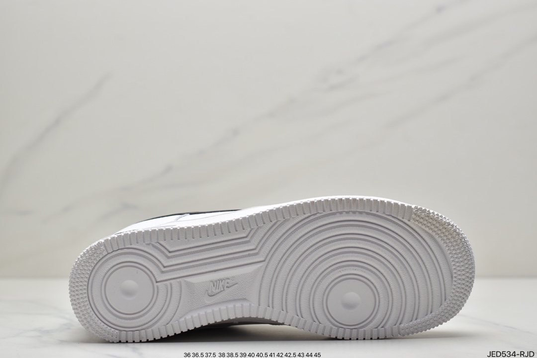 150 耐克Nike Air Force 1 ′07 Low Premium”White/Black” 全板鞋 AJ7747-100