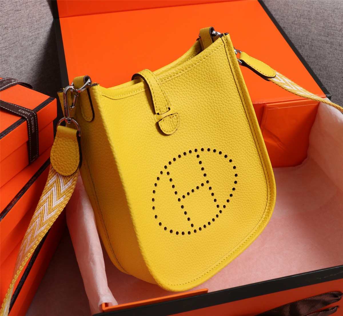 Hermès Classic Handcrafted Luxury Leather Shoulder Bag Ref.06E3F8DB 3