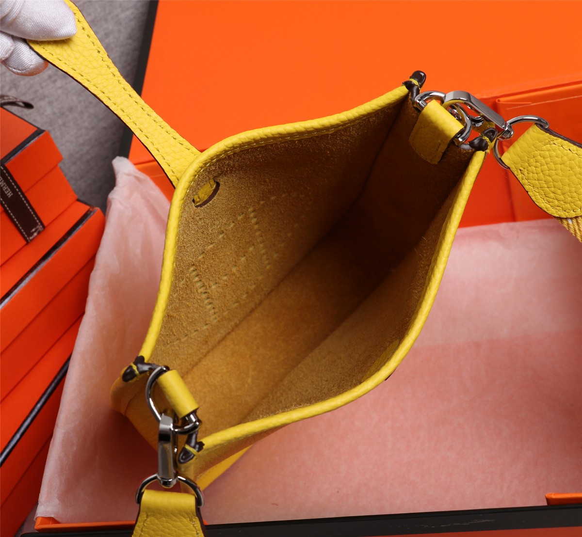 Hermès Classic Handcrafted Luxury Leather Shoulder Bag Ref.06E3F8DB 8
