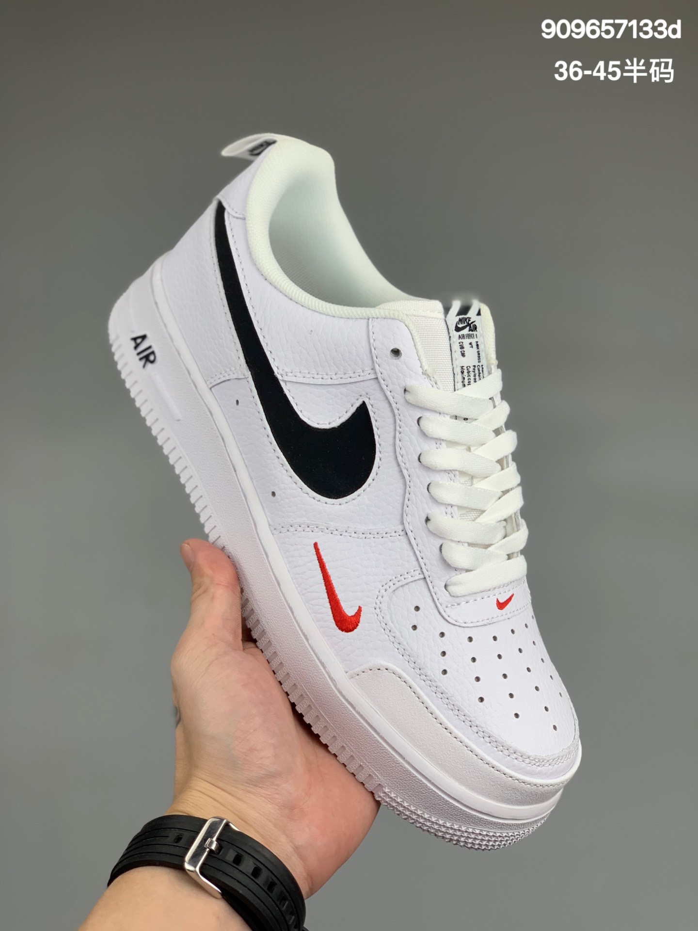 
耐克Nike WMNS Air Force 1 Low 空军一号经典低帮百搭休闲运动板鞋
尺码：36 36.5 37.5 38 38.5 39 40 40.5 41 42 42.5 43 44 45
编码:910657133d