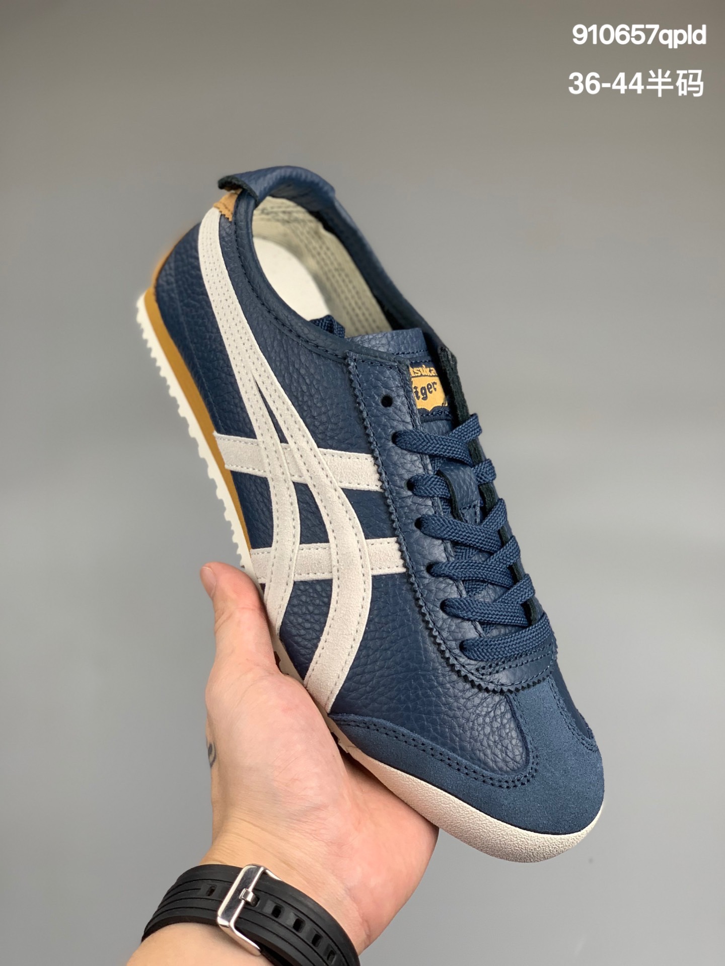 
真标带半码！ASICS亚瑟士 Onitsuka Tiger mexico66 鬼冢鞋虎底采用磨耐防橡滑胶底大富有弹性，缓减冲震 帆布
尺码:36-44半码
编码:910657qpld