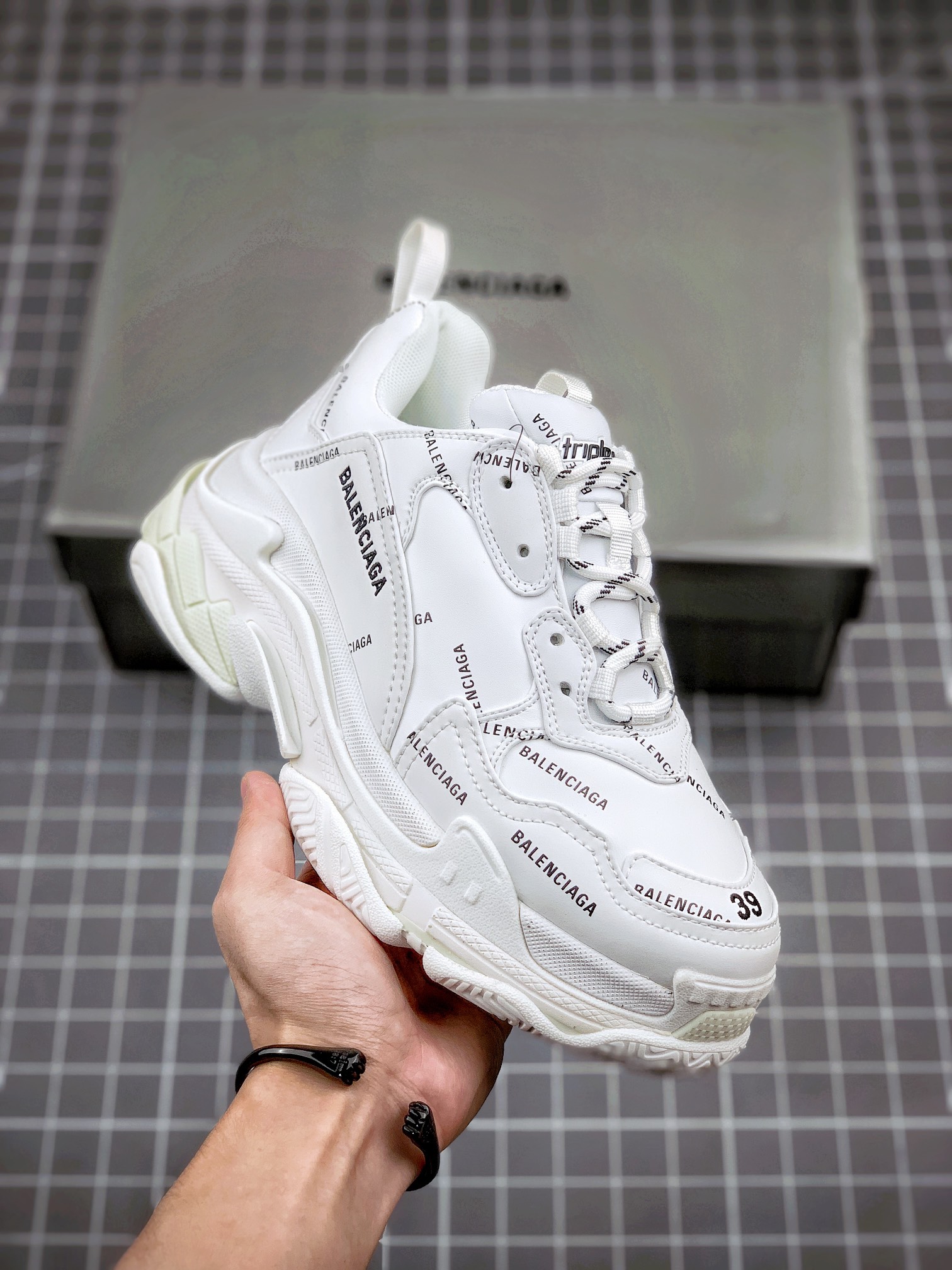✈️Balenciaga Triple S blanco de marca compartida Balenciaga pura versión original hecha en Italia💯 Fuente correcta bor…