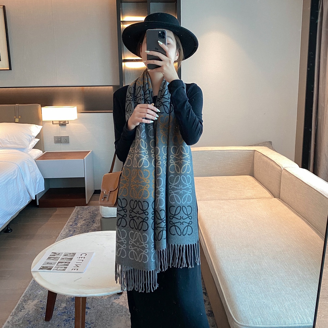 NO:163169,New scarf with core yarn texture, soft and warm, double-sided and two-color, exquisite workmanship, both scarf and shawls, size 180:65 ordinary scarf, ordinary scarf, shawls19860909秋冬新款围巾,包芯纱质地,柔和保暖,双面双色,做工精美,既是围巾又可以做披肩,尺寸180:65普通围巾,普通围巾,shawls,scarf