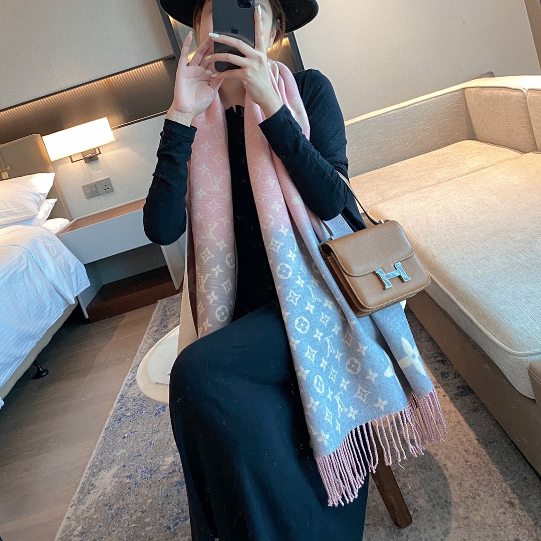 NO:163159,New scarf with core yarn texture, soft and warm, double-sided and two-color, exquisite workmanship, both scarf and shawls, size 180:65 ordinary scarf, ordinary scarf, shawls19860909秋冬新款围巾,包芯纱质地,柔和保暖,双面双色,做工精美,既是围巾又可以做披肩,尺寸180:65普通围巾,普通围巾,shawls,scarf