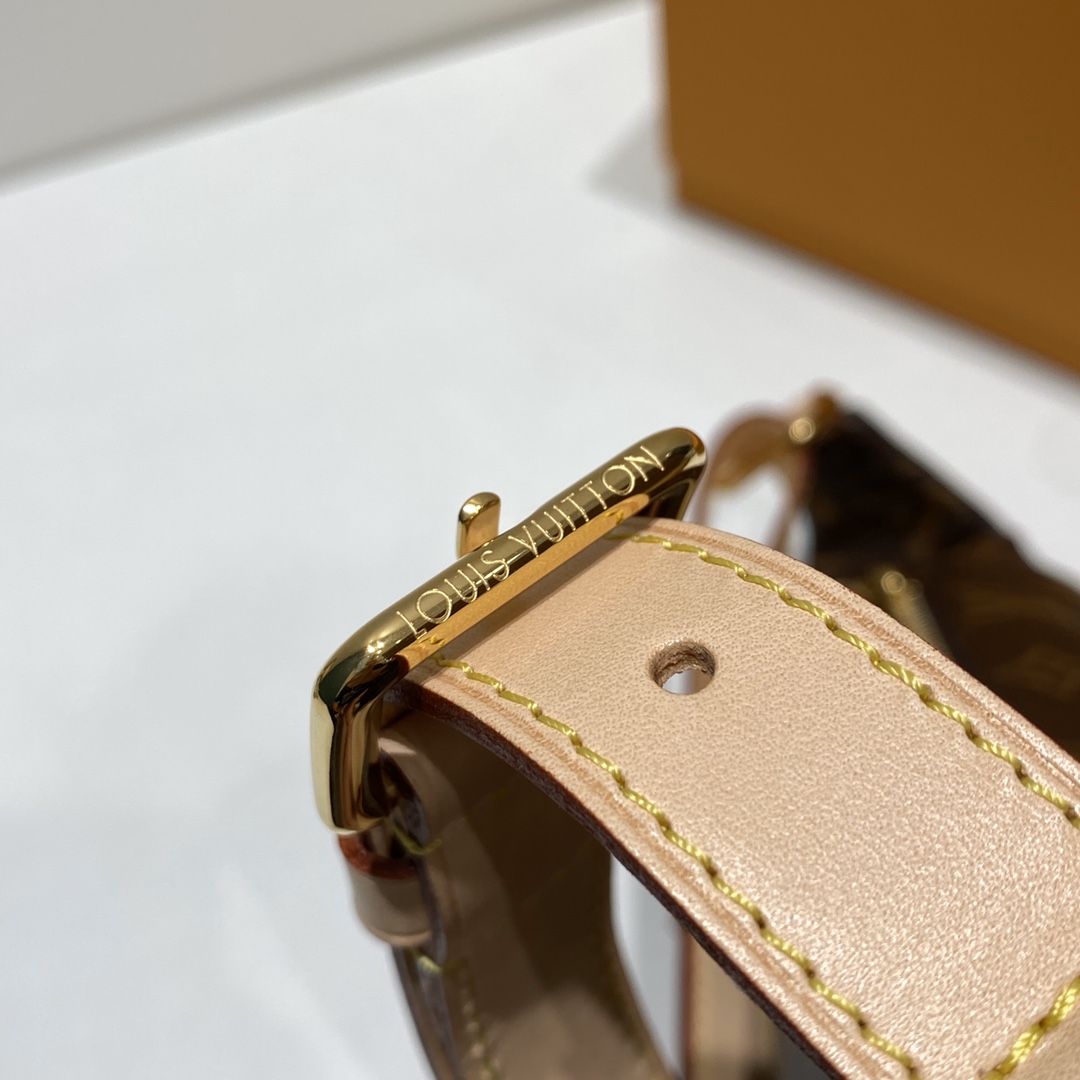 NO:178422,It uses imported Swiss steel hardware, hollow electroplating 18K gold, 0.05mm thick, and CNC finely carved fonts with clear three-dimensional shapes.,19860909采用进口瑞士钢材五金、中空电镀18K金 厚0.05mm、CNC精雕的字体清晰立体.,,Bag