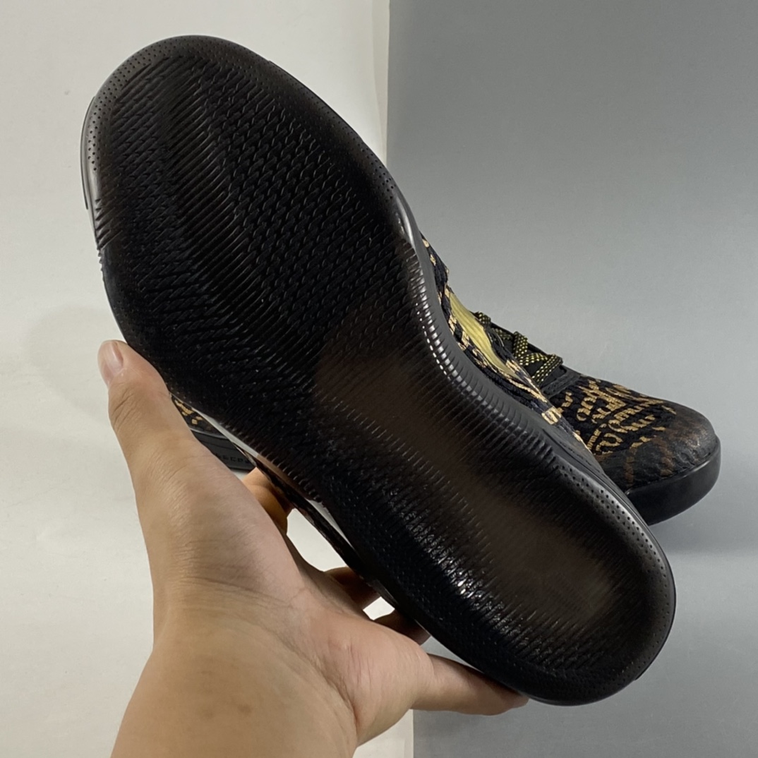 P240 NIKE Kobe 11 EM 科比11代篮球鞋运动鞋 曼巴纪念日 865773-991