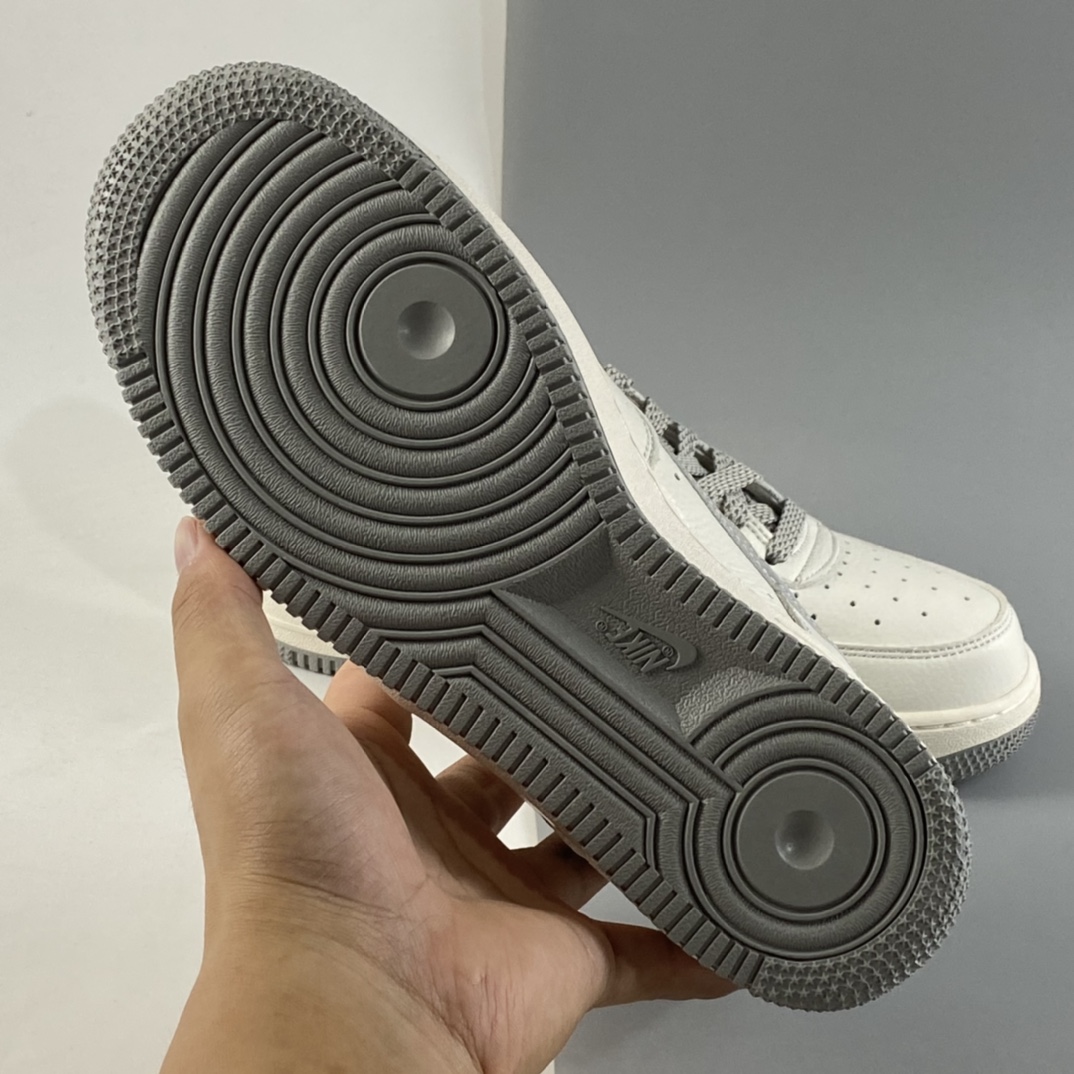 P240   Kith×Nike Air Force 1 Low “NYC”米灰满天星 空军一号低帮休闲板鞋 CH1808-006
