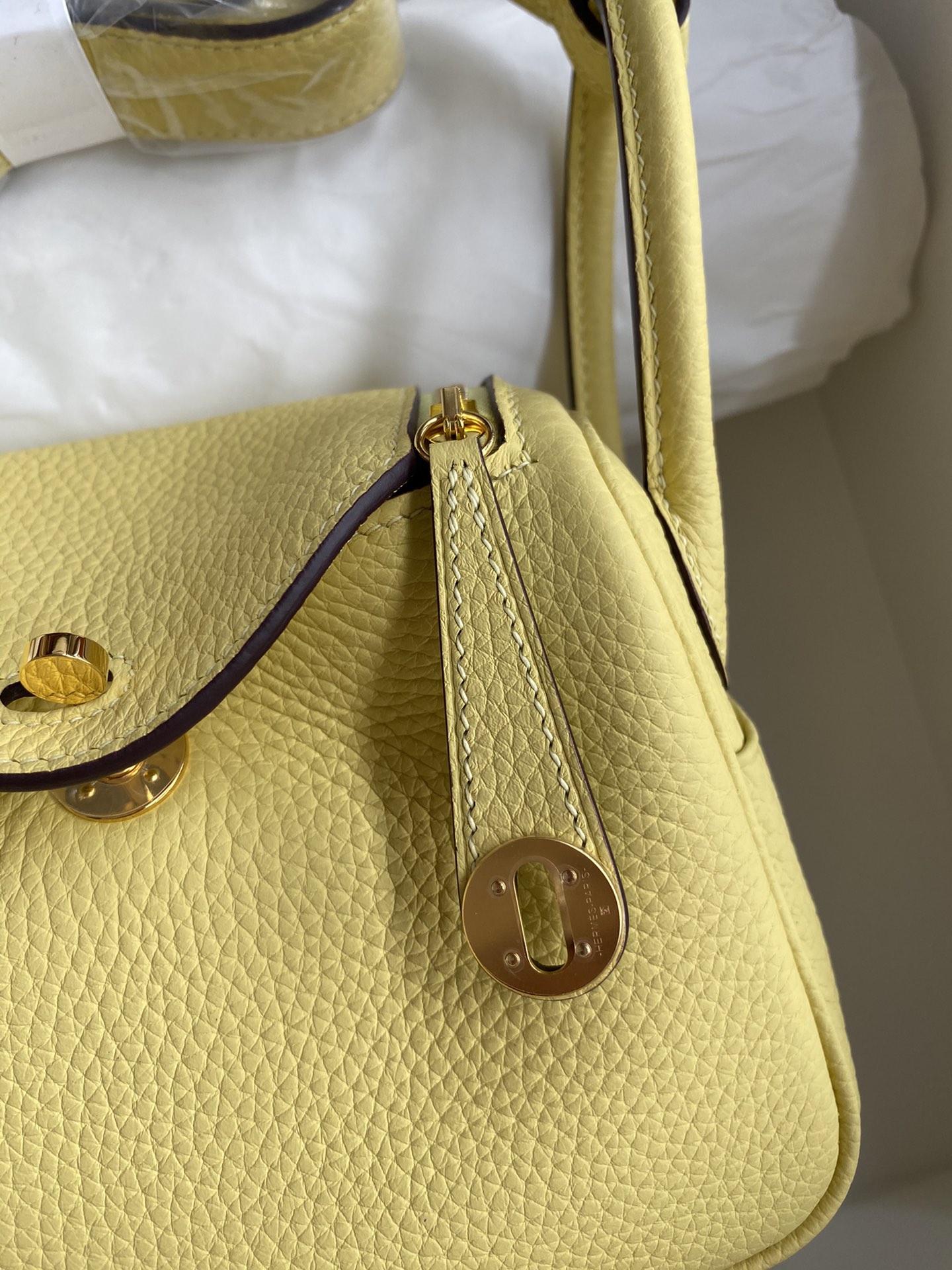 Hermes Lindy Borse Crossbody & Borse a Tracolla Giallo chiaro Hardware oro Mini 4 i1631248401 8780 2