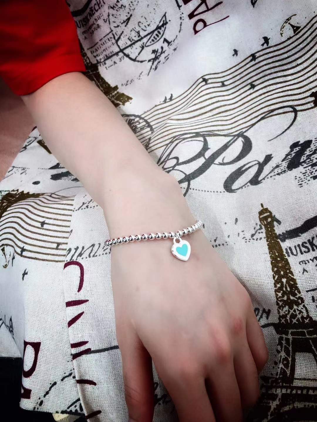 Tiffany & Co. 吊坠正面“蓝心爱心 不过时流行的蒂芙尼主题、永远是众人瞩目的焦点。送女友，闺蜜 单品 爱心