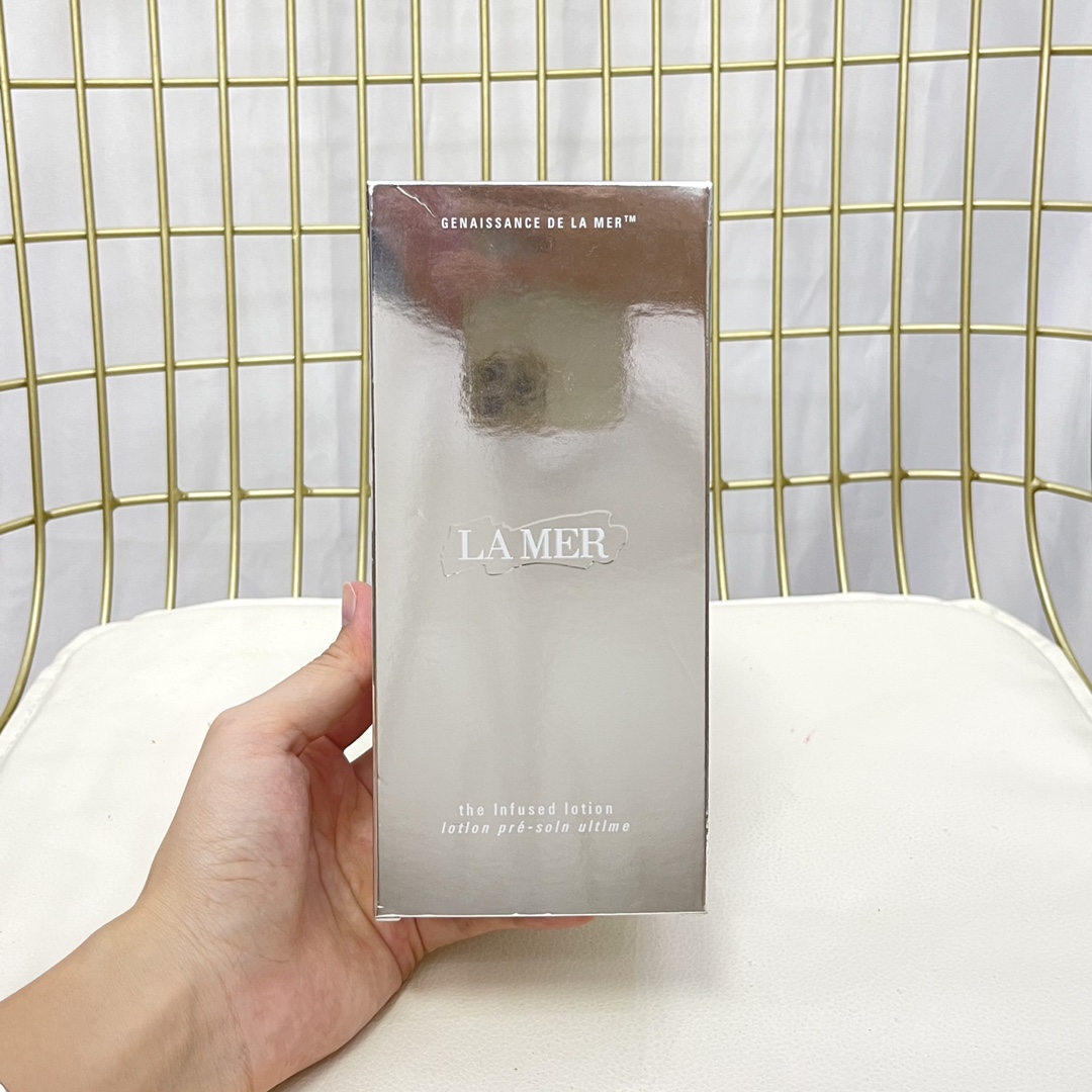 Max Mara Haute Couture Couture Beauty Luxury Skincare Cosmetics Lipstick