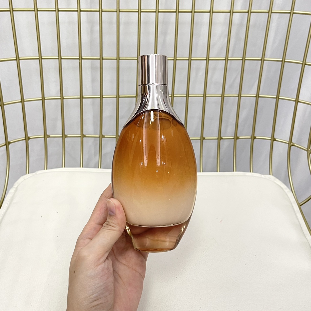 Max Mara Haute Couture Couture Beauty Luxury Skincare Cosmetics Lipstick 4