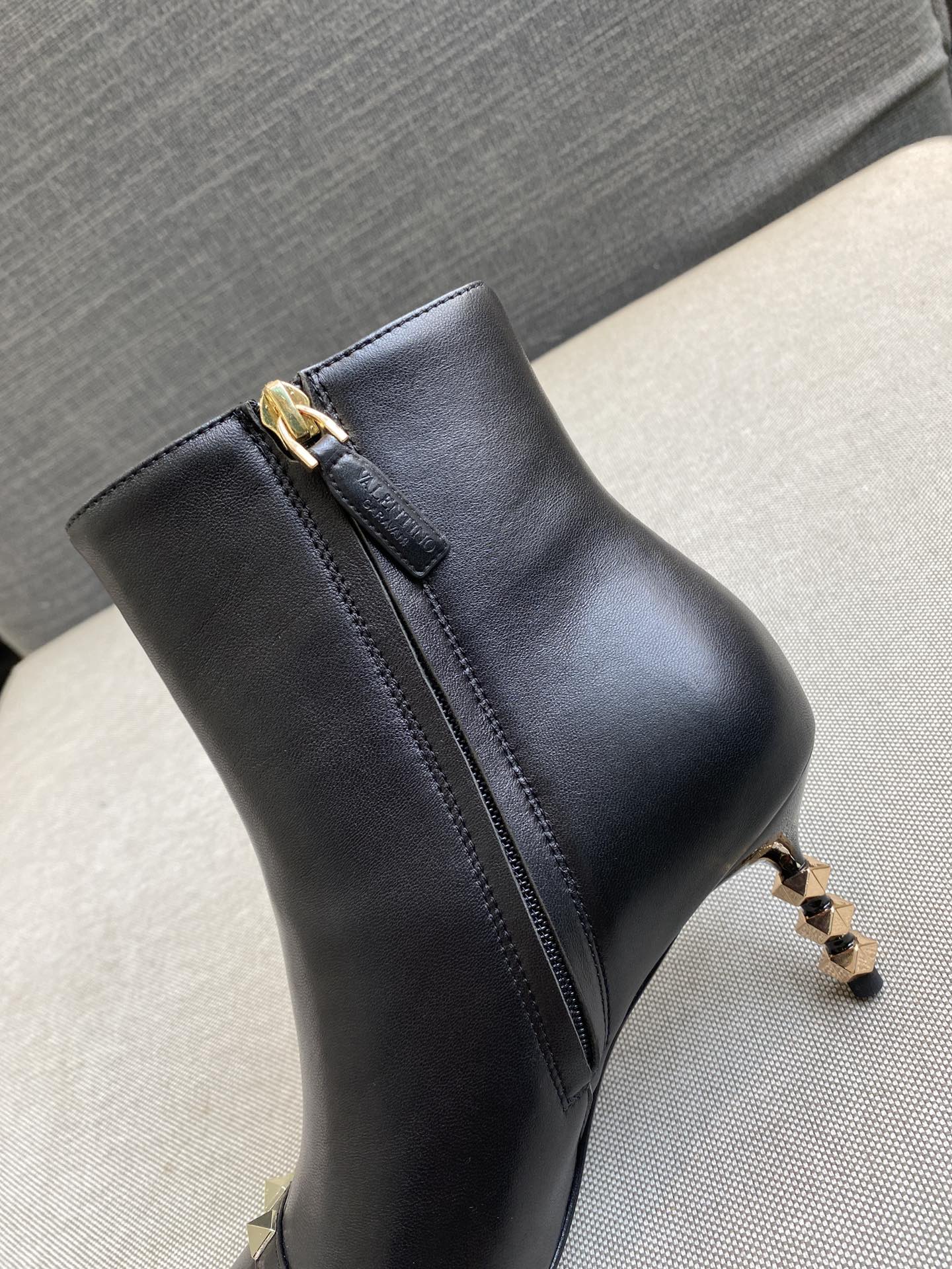 Valentino Classic Luxury Leather Shoe Loafer Ref 4
